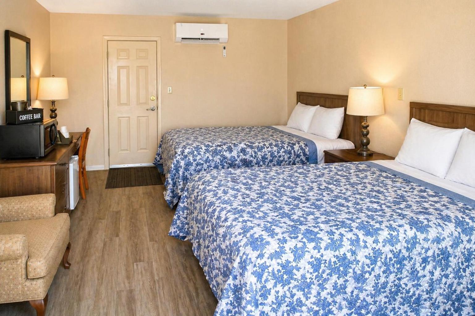 Queen Room photo 3