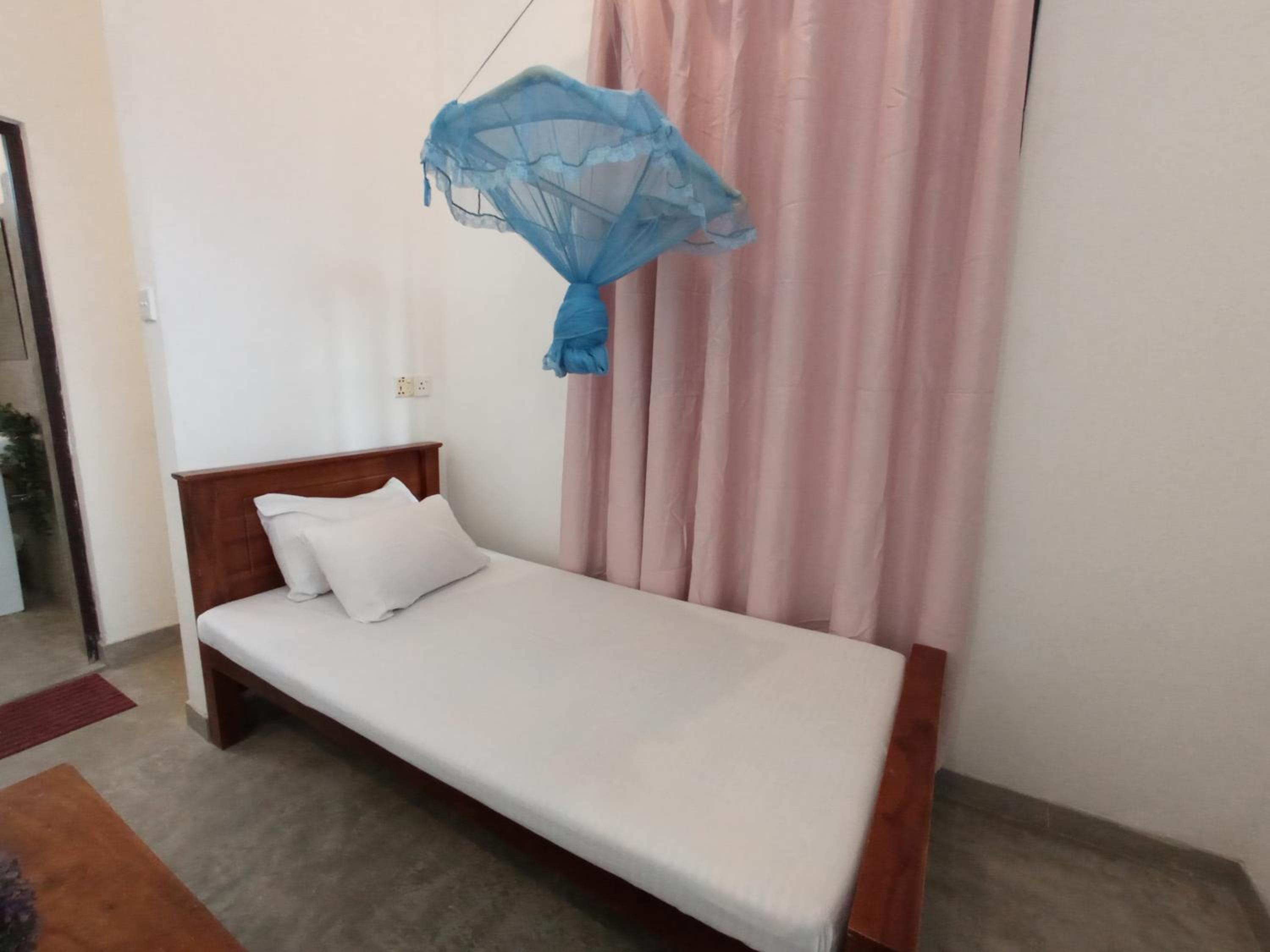 Single Bed in Mixed Dormitory Room photo 2