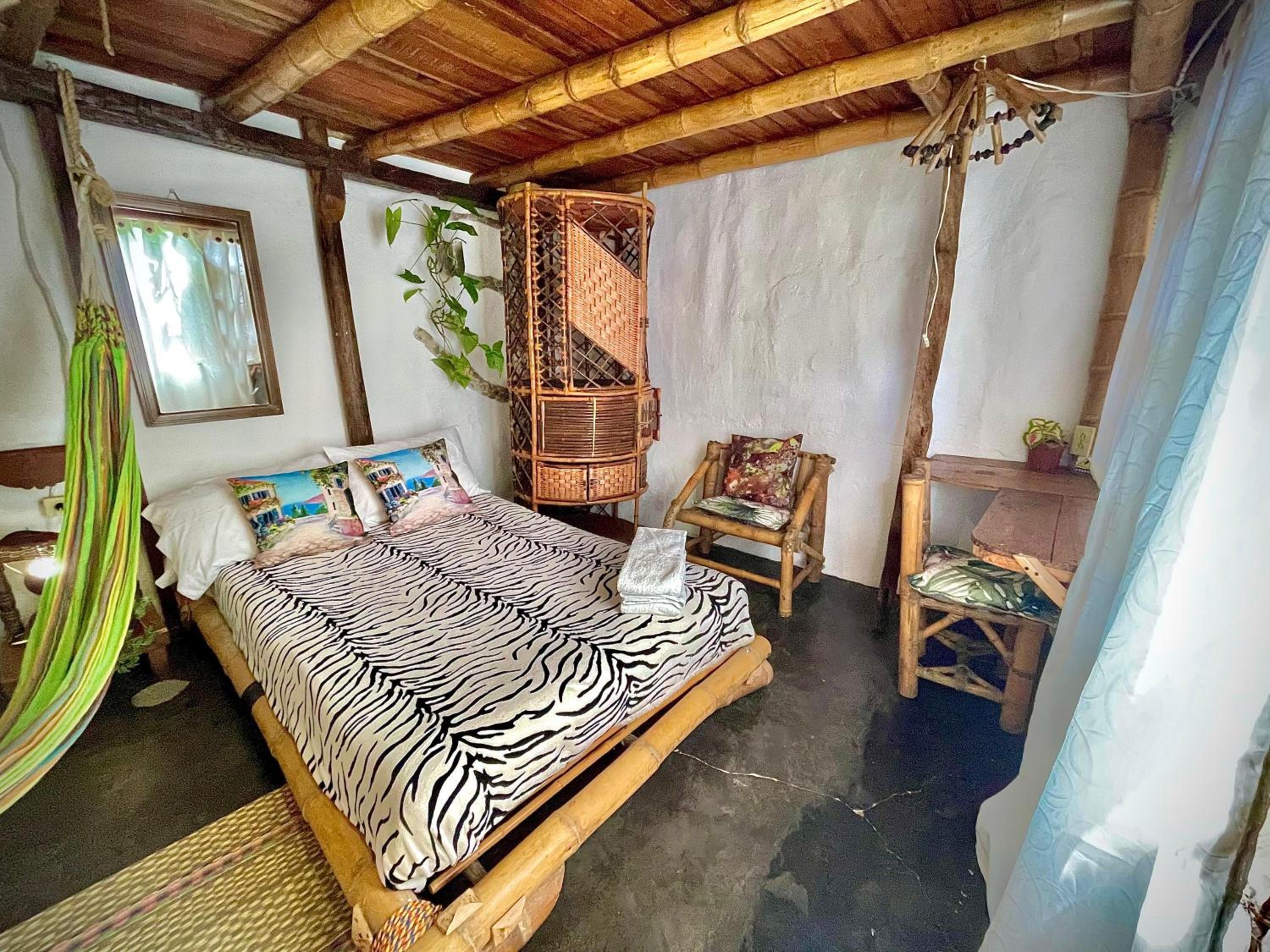 Economy Quadruple Room with Shared Bathroom photo 2