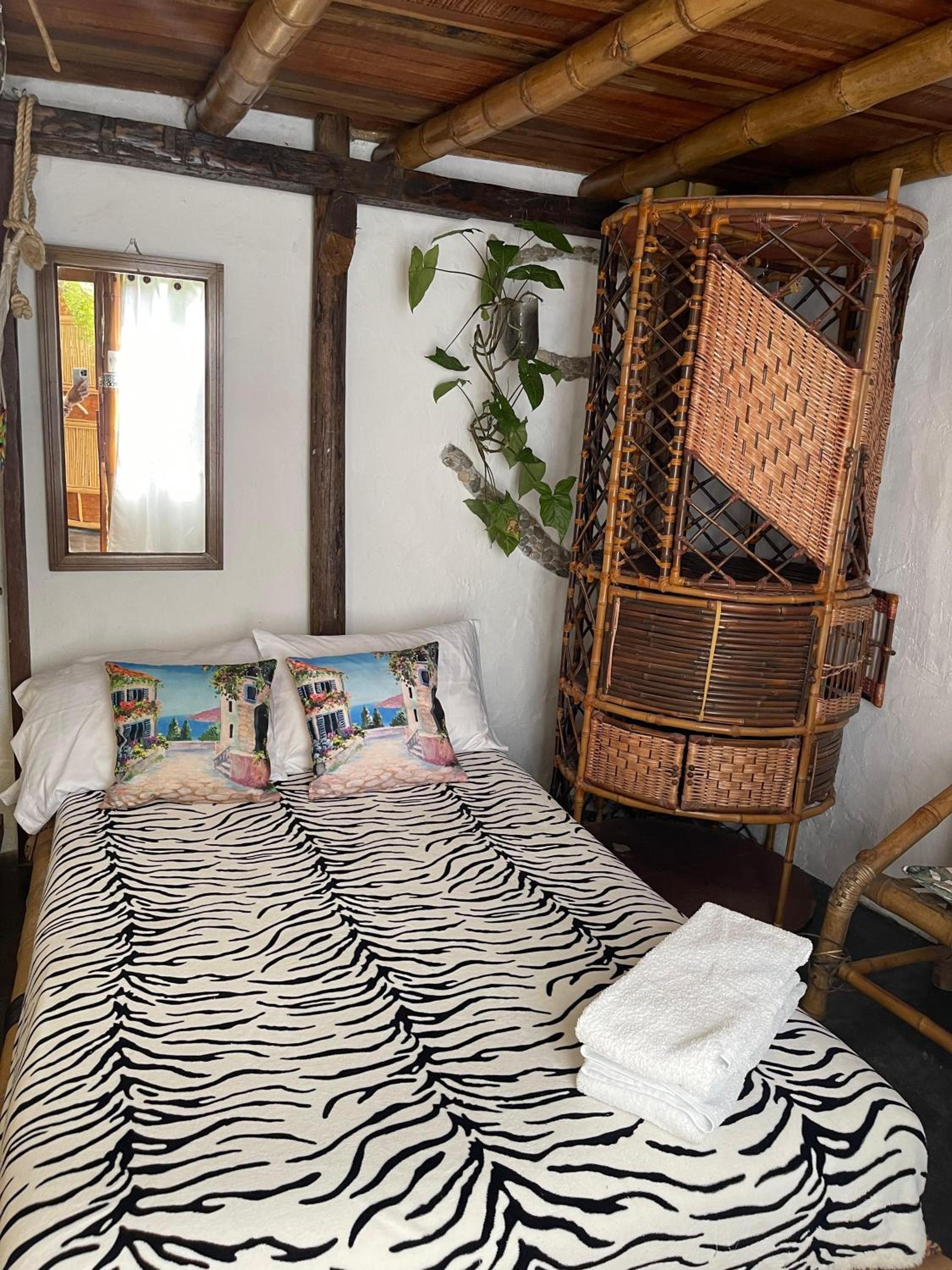 Economy Quadruple Room with Shared Bathroom photo 3
