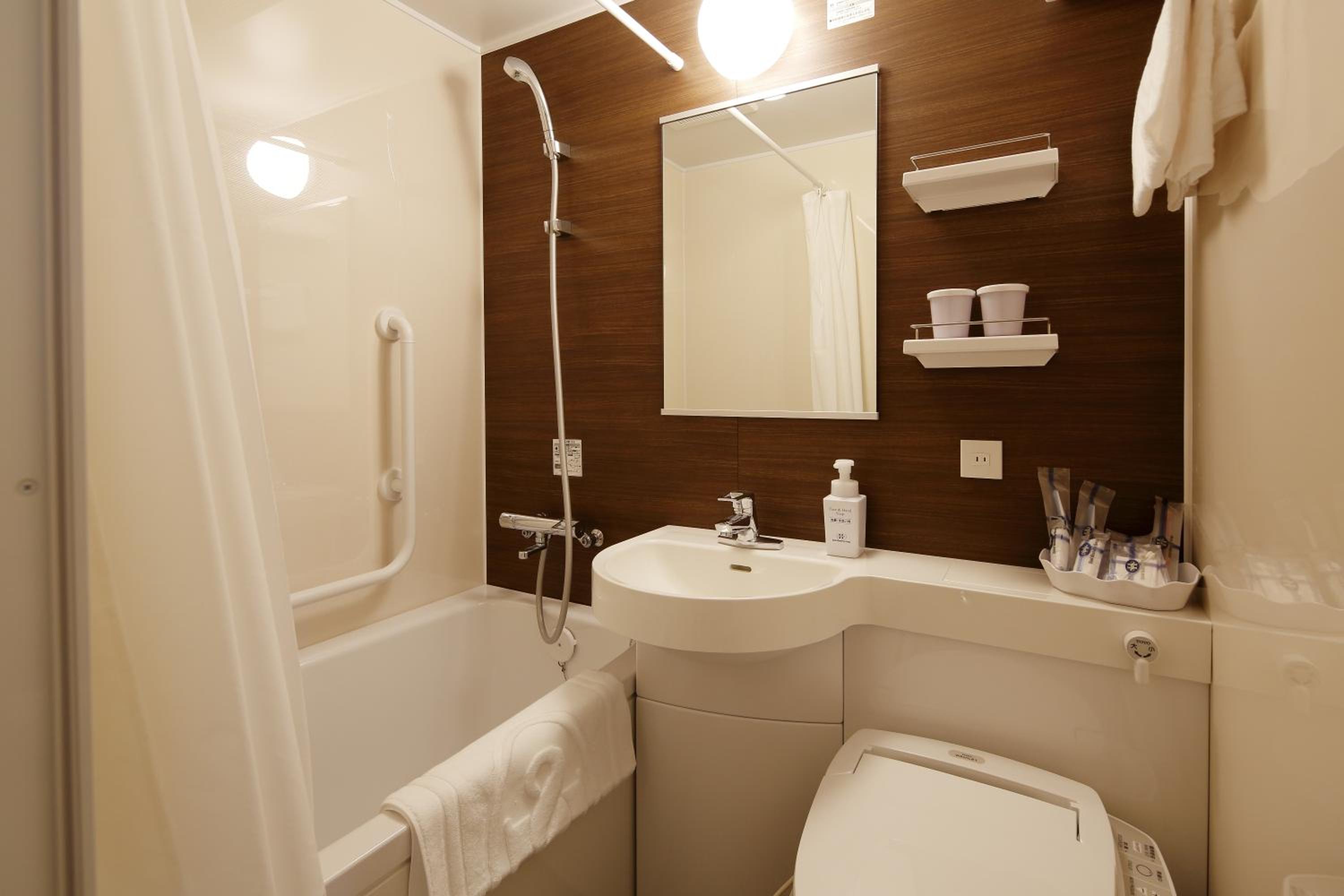 Moderate Double Room Single Use - Non-Smoking - Photo 5