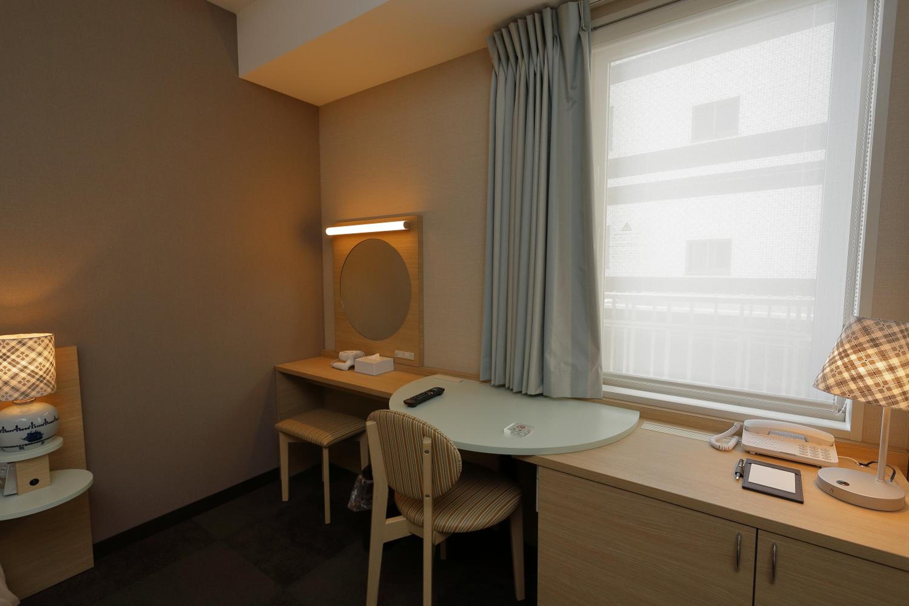 Moderate Double Room Single Use - Non-Smoking - Photo 9