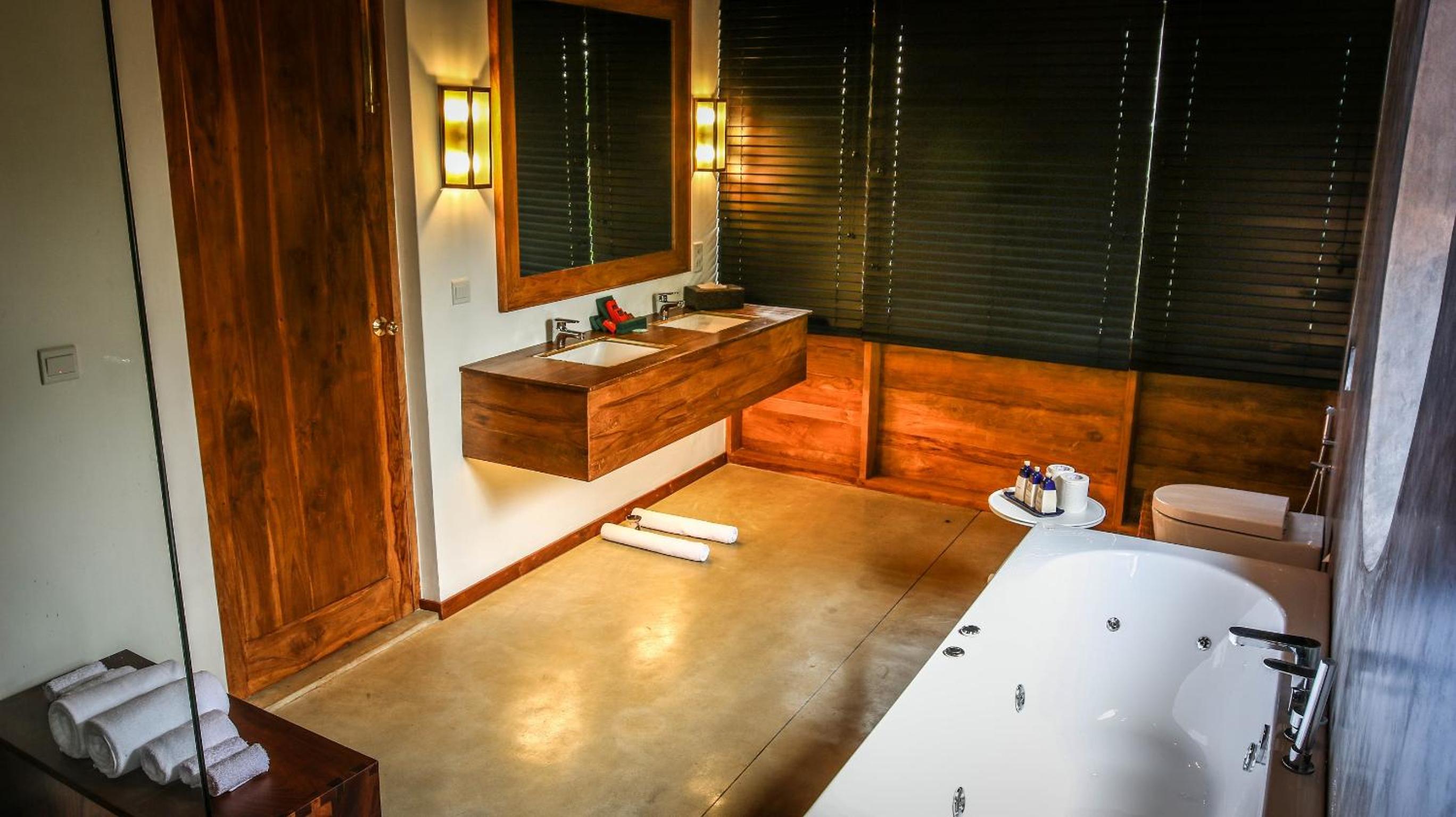 Queen Suite - Photo 13