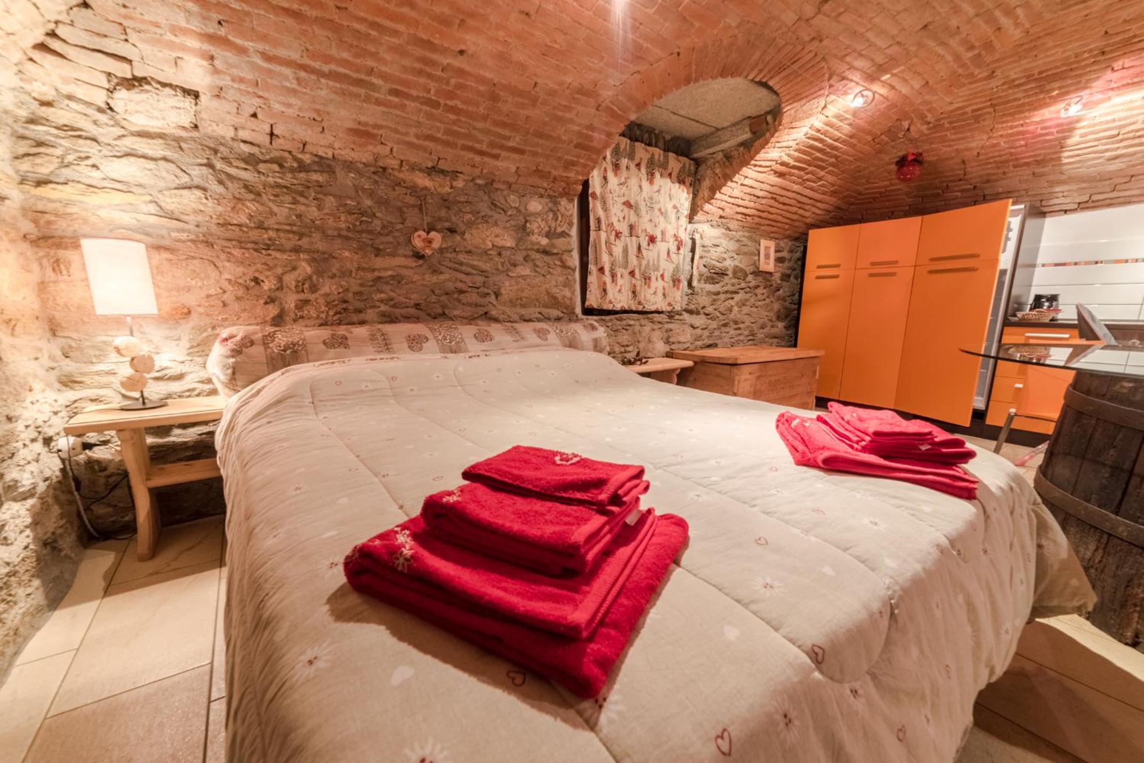 Studio with Spa Bath photo 1
