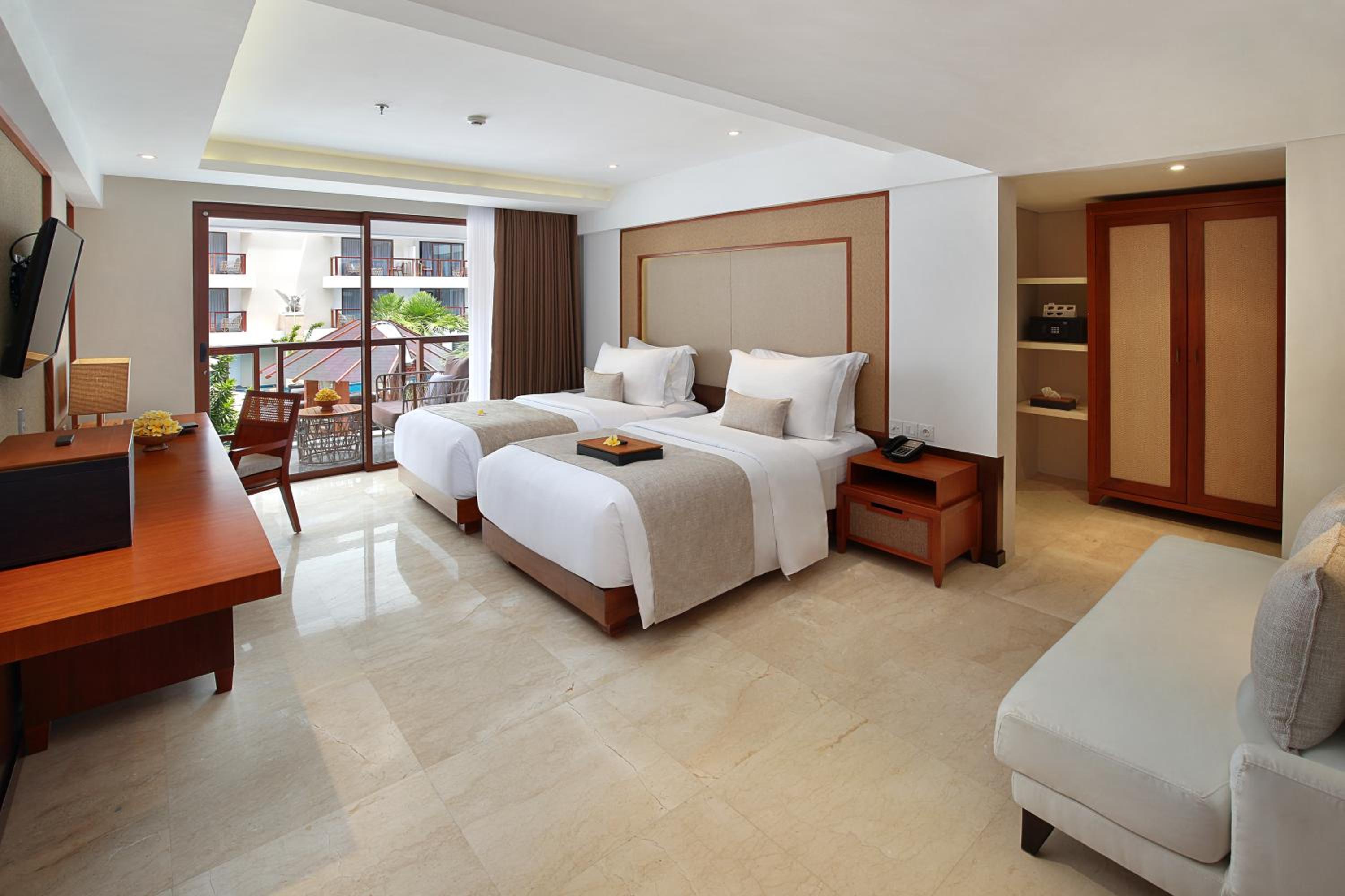 Deluxe Room Twin Bed With Airport Transfer (Drop-Off)