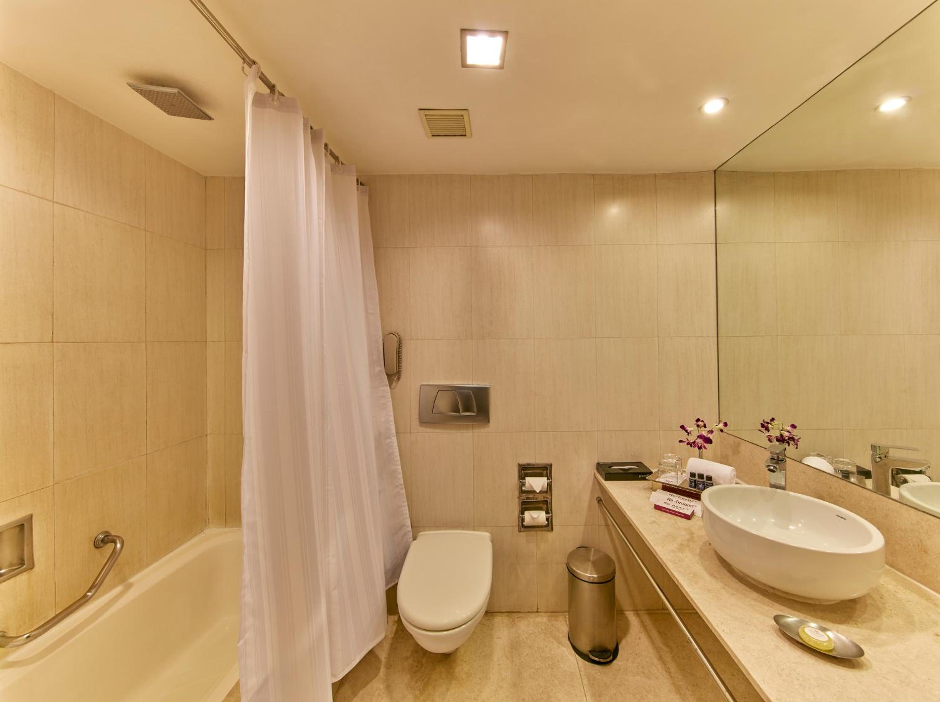 Standard Room with Bathtub & 10% Discount on Food & Beverages - Photo 3