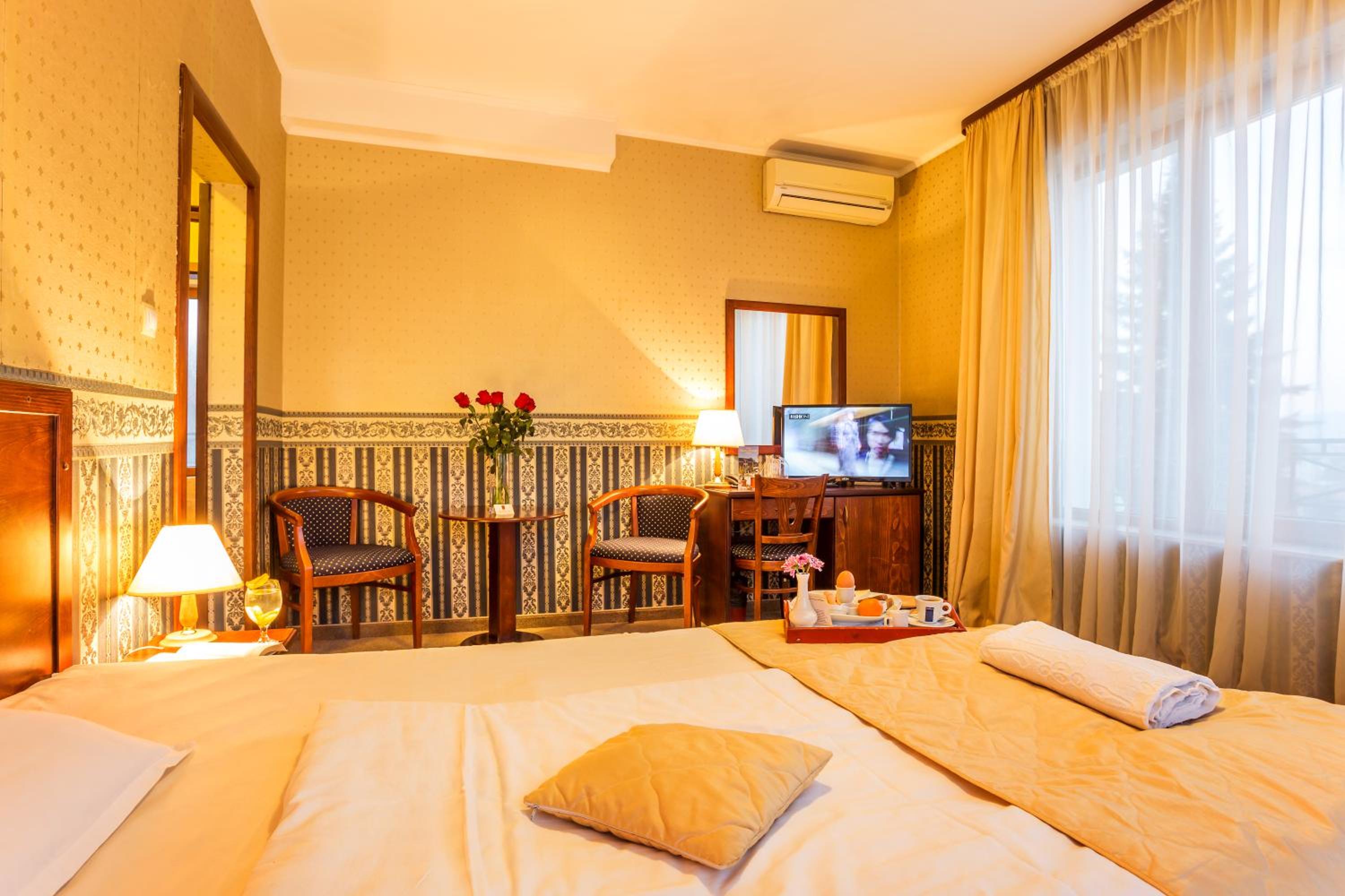 Double or Twin Room - Photo 5