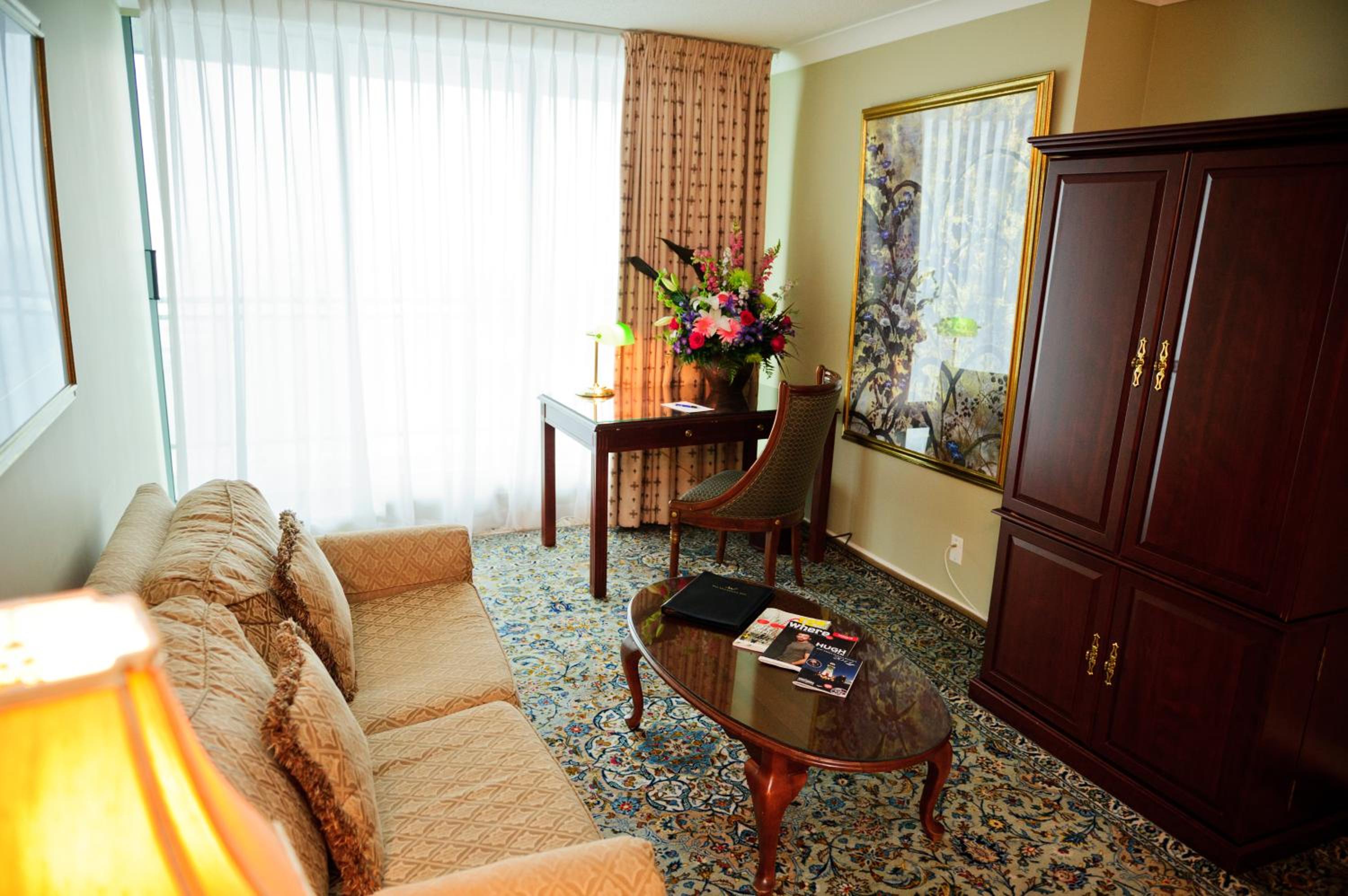 One-Bedroom Suite - Photo 4
