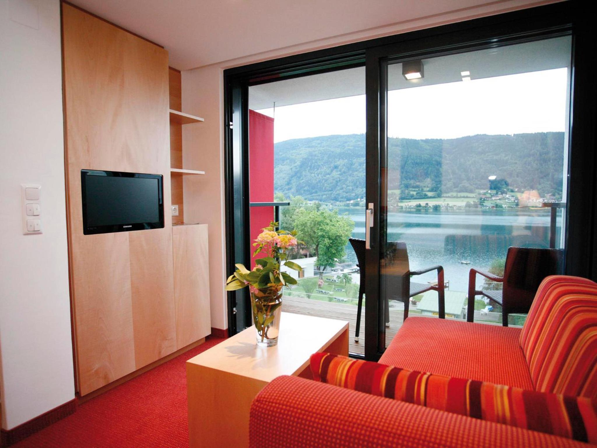 Double Room with Balcony and Lake View photo 2