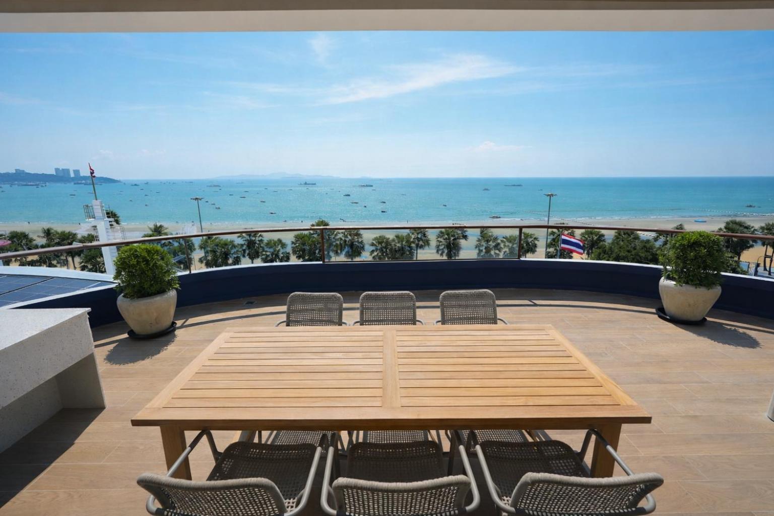 Panoramic Family Suite photo 2
