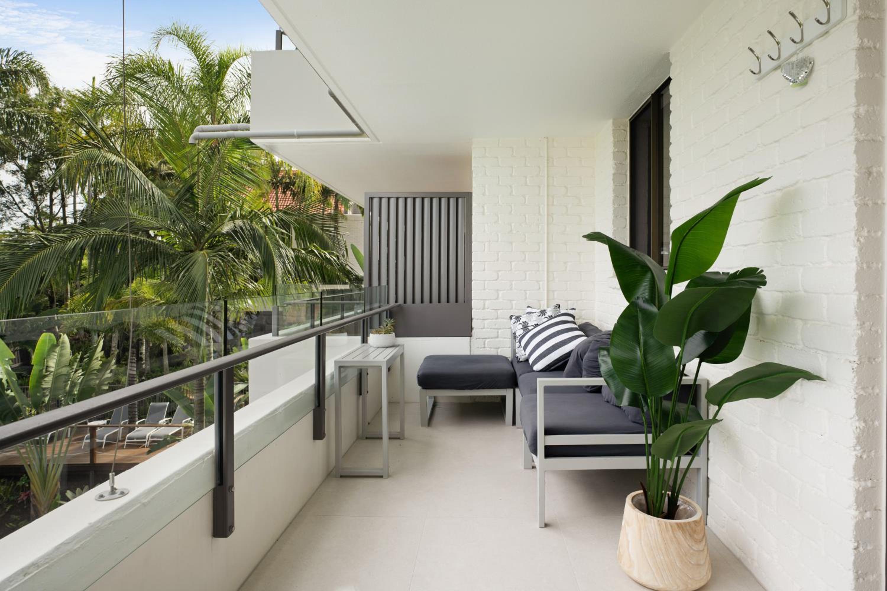 Two-Bedroom Apartment with View photo 2