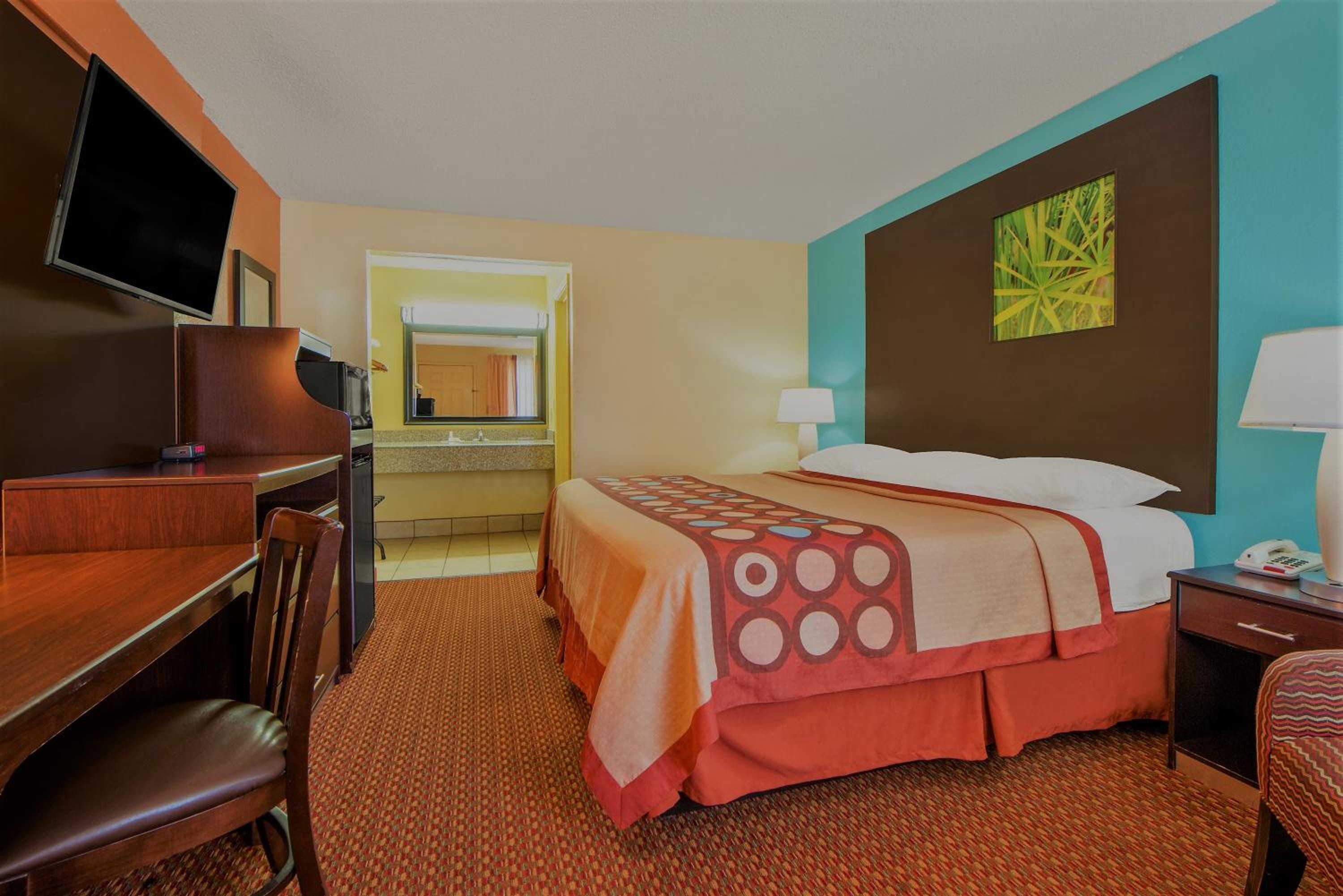 Standard King Room - Smoking - Photo 1