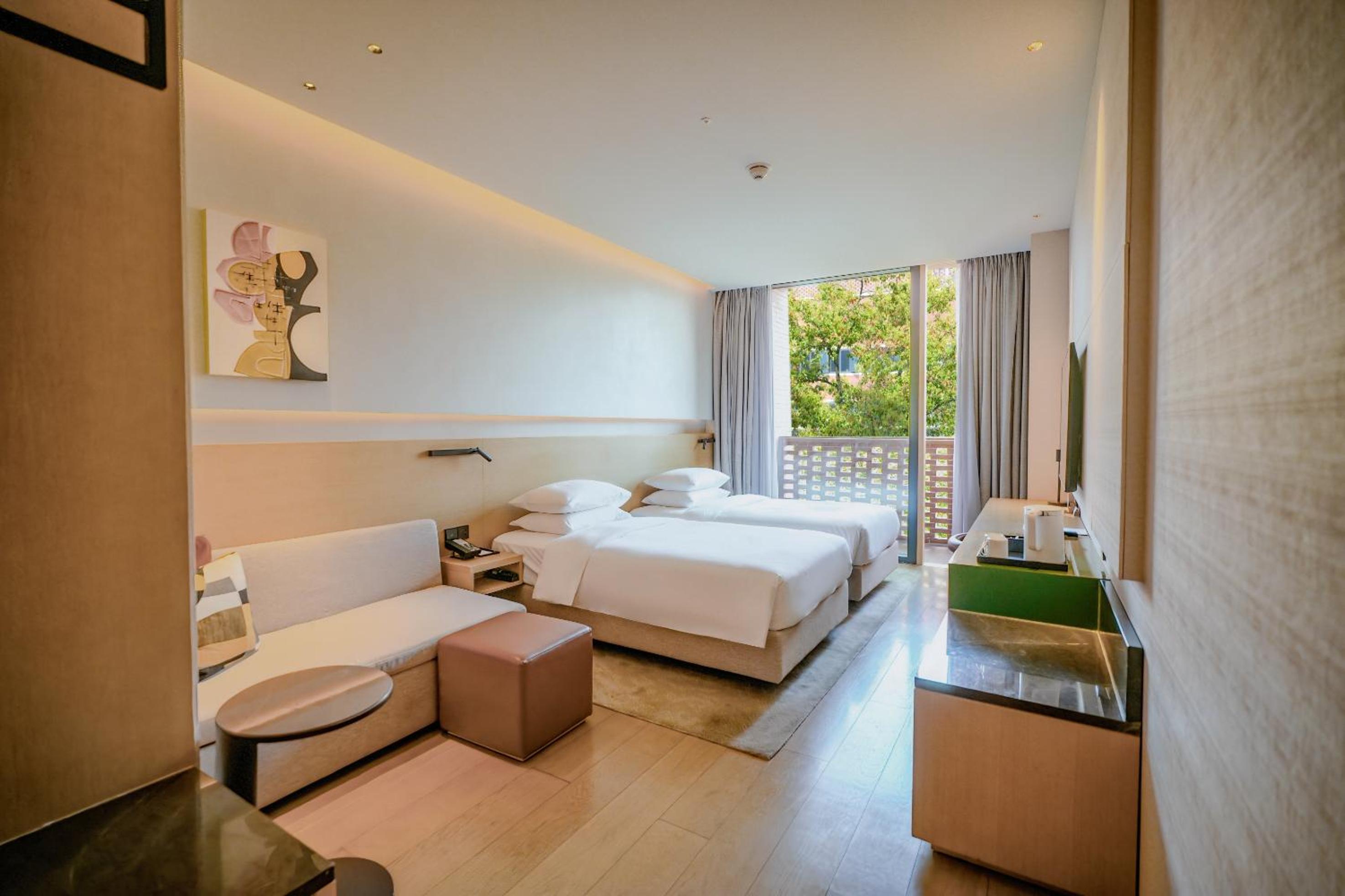 Twin Room with Balcony and Courtyard View
