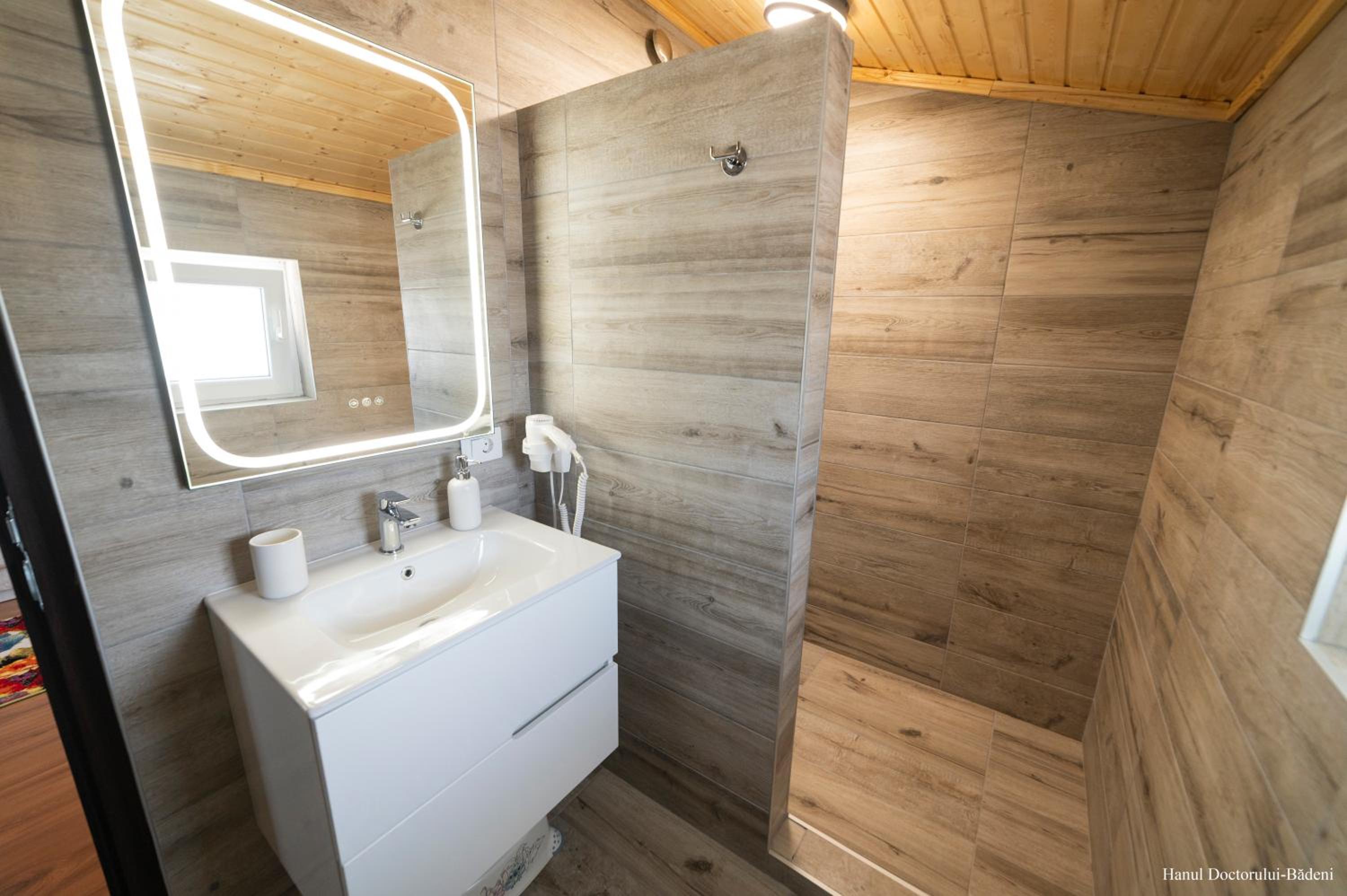 Double Room with Private Bathroom photo 3