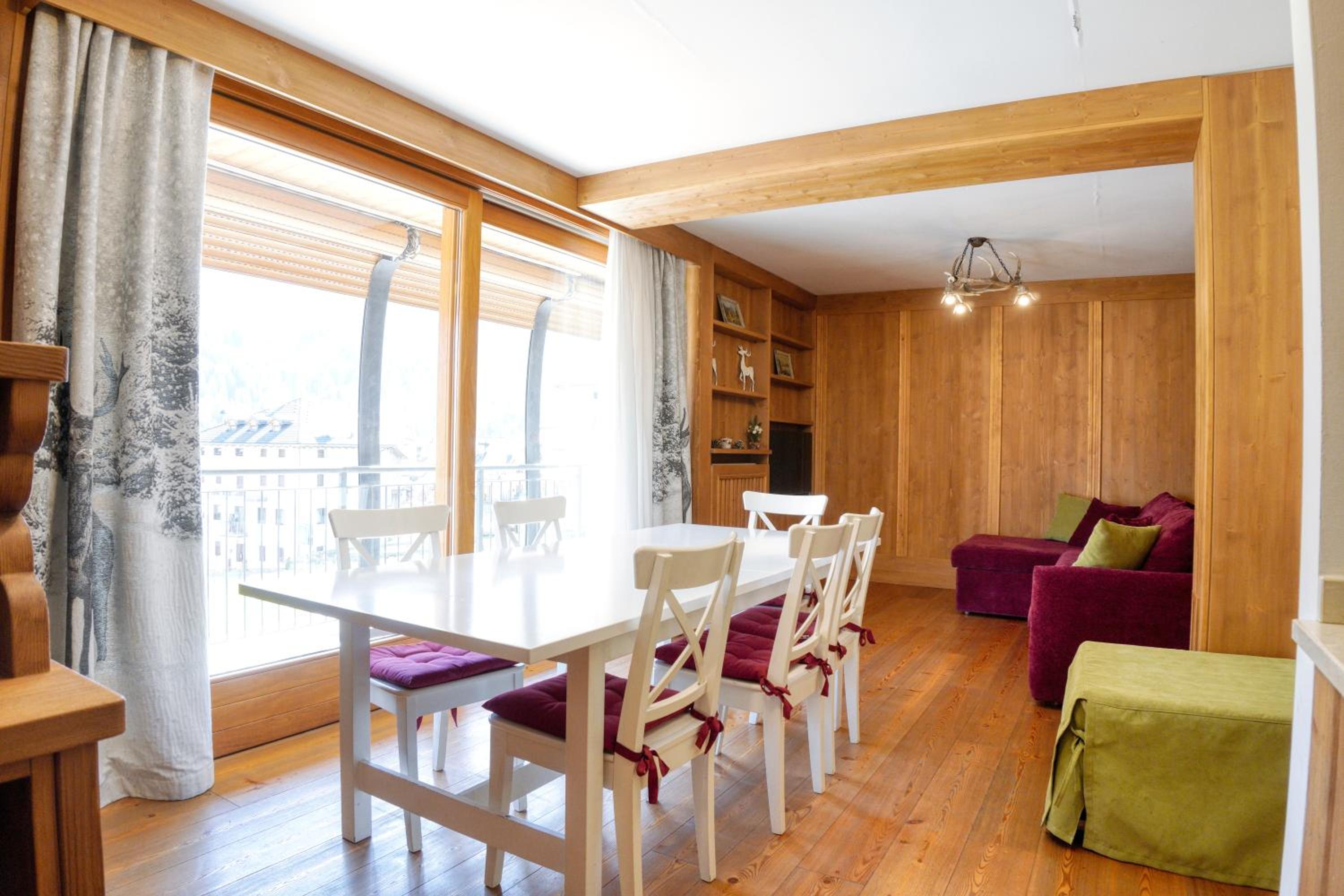 Family Two-Bedroom Apartment with View photo 2