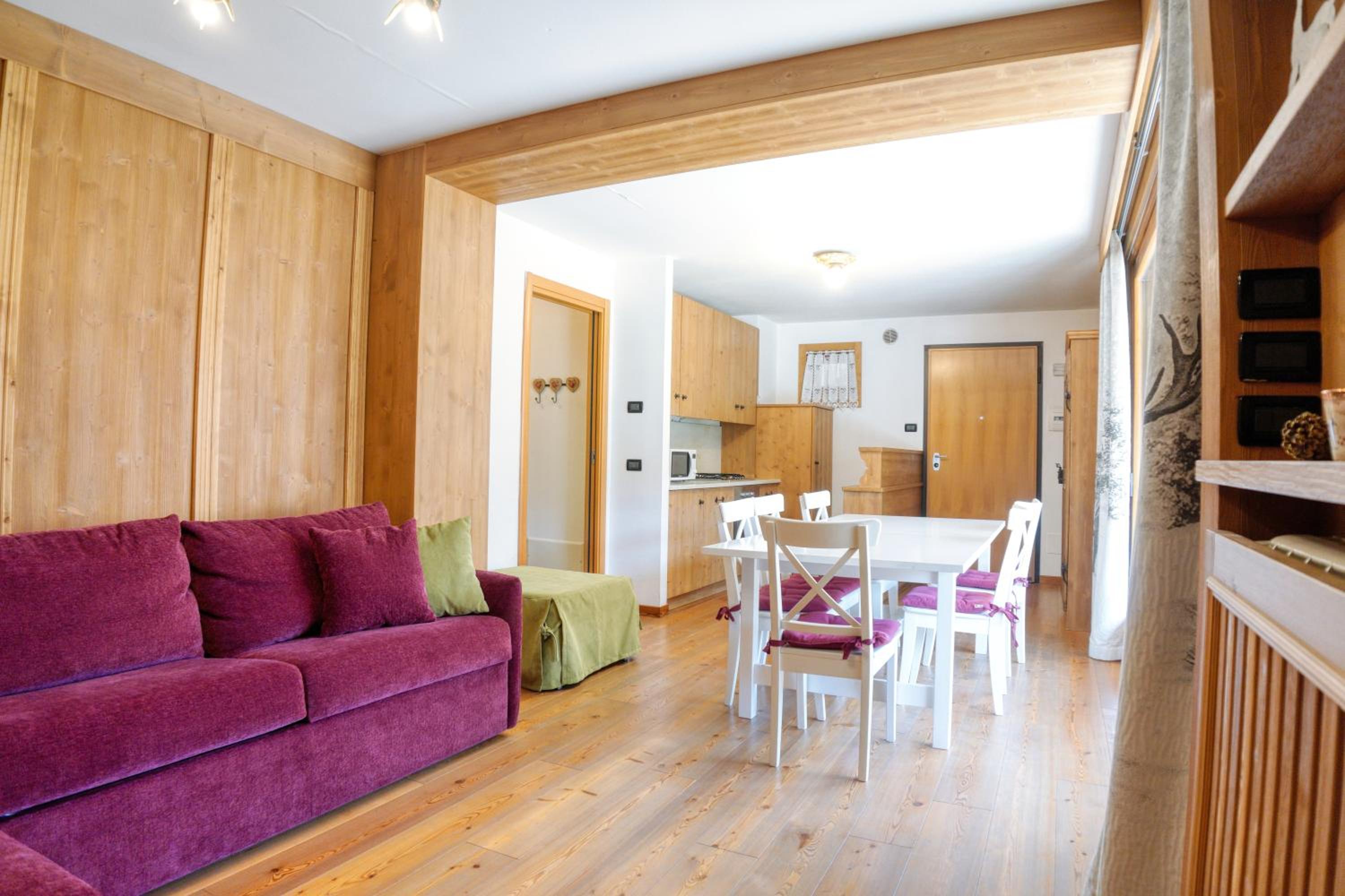 Family Two-Bedroom Apartment with View photo 3