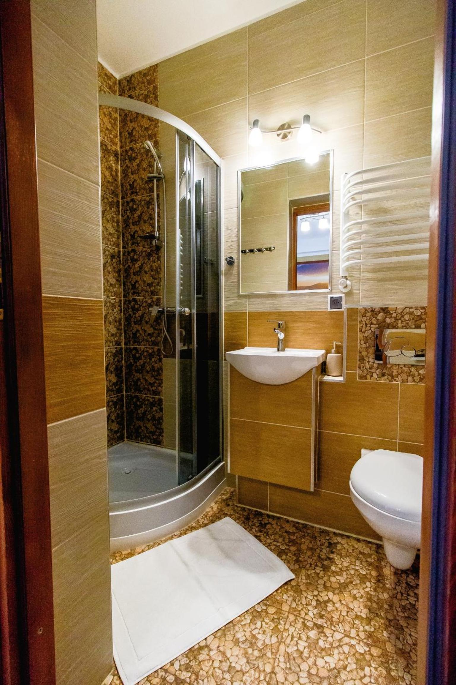 Large Double Room - Photo 7