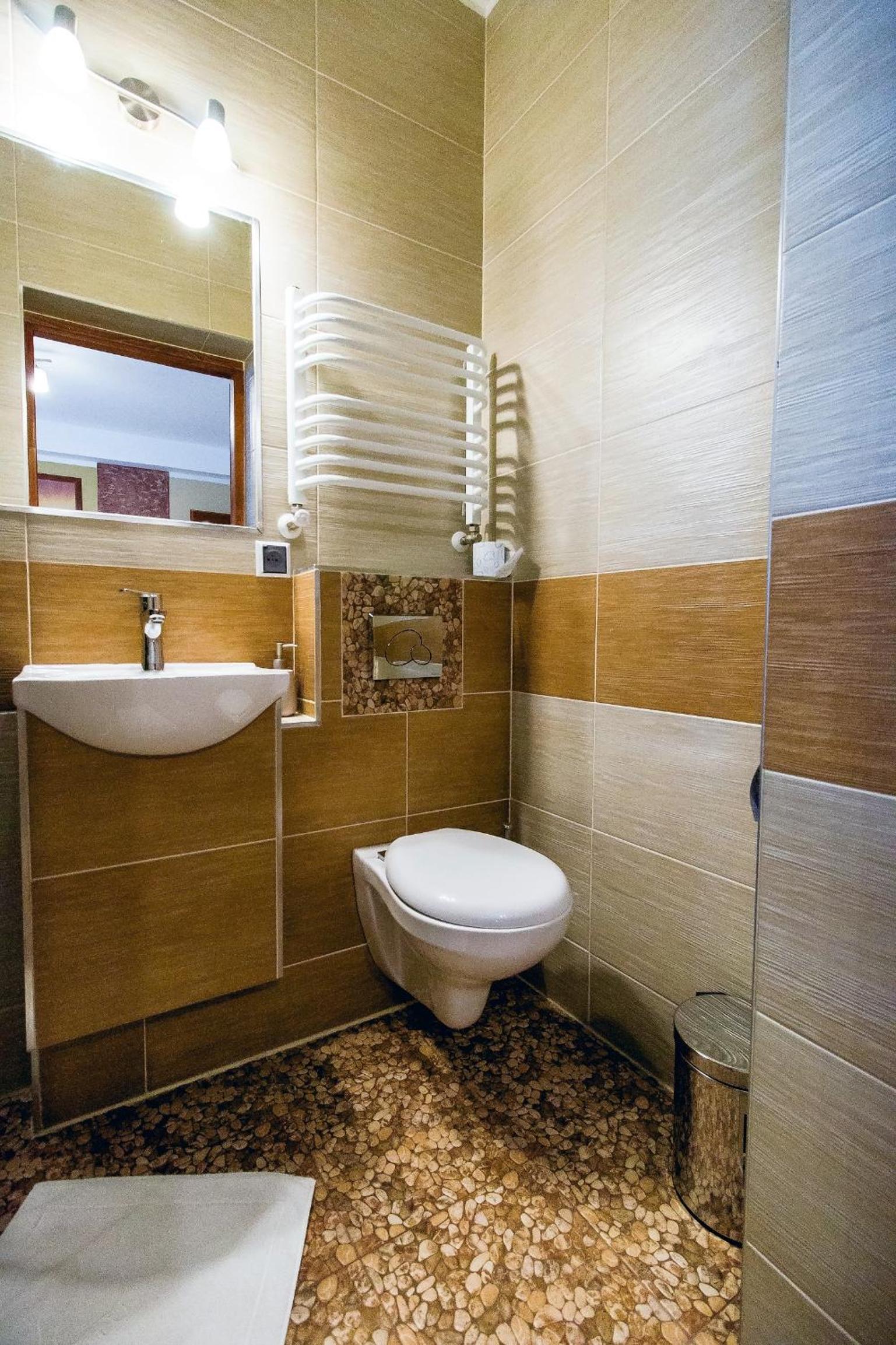 Large Double Room - Photo 8