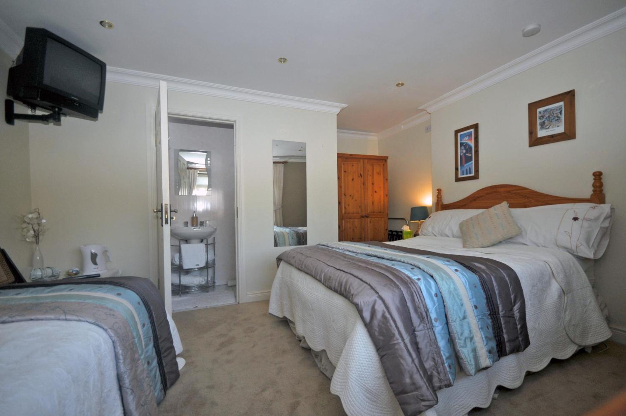 Double with Extra Single Bed photo 3