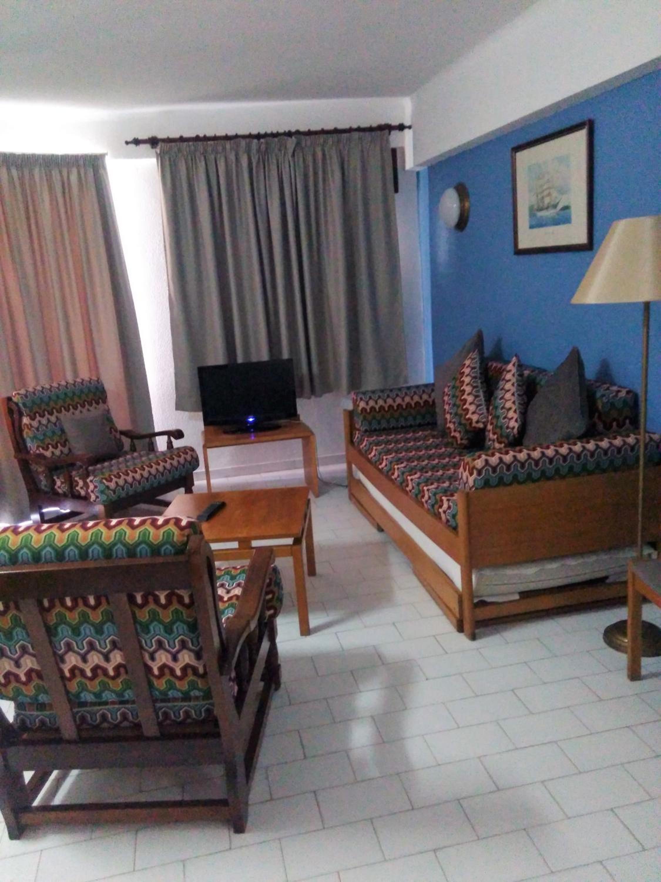 One-Bedroom Apartment (4 Adults) - Photo 1