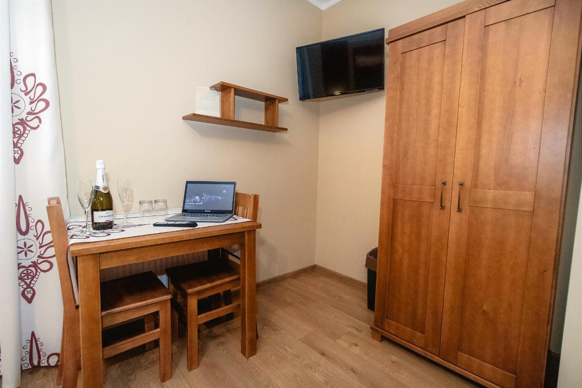 Large Double Room - Photo 34