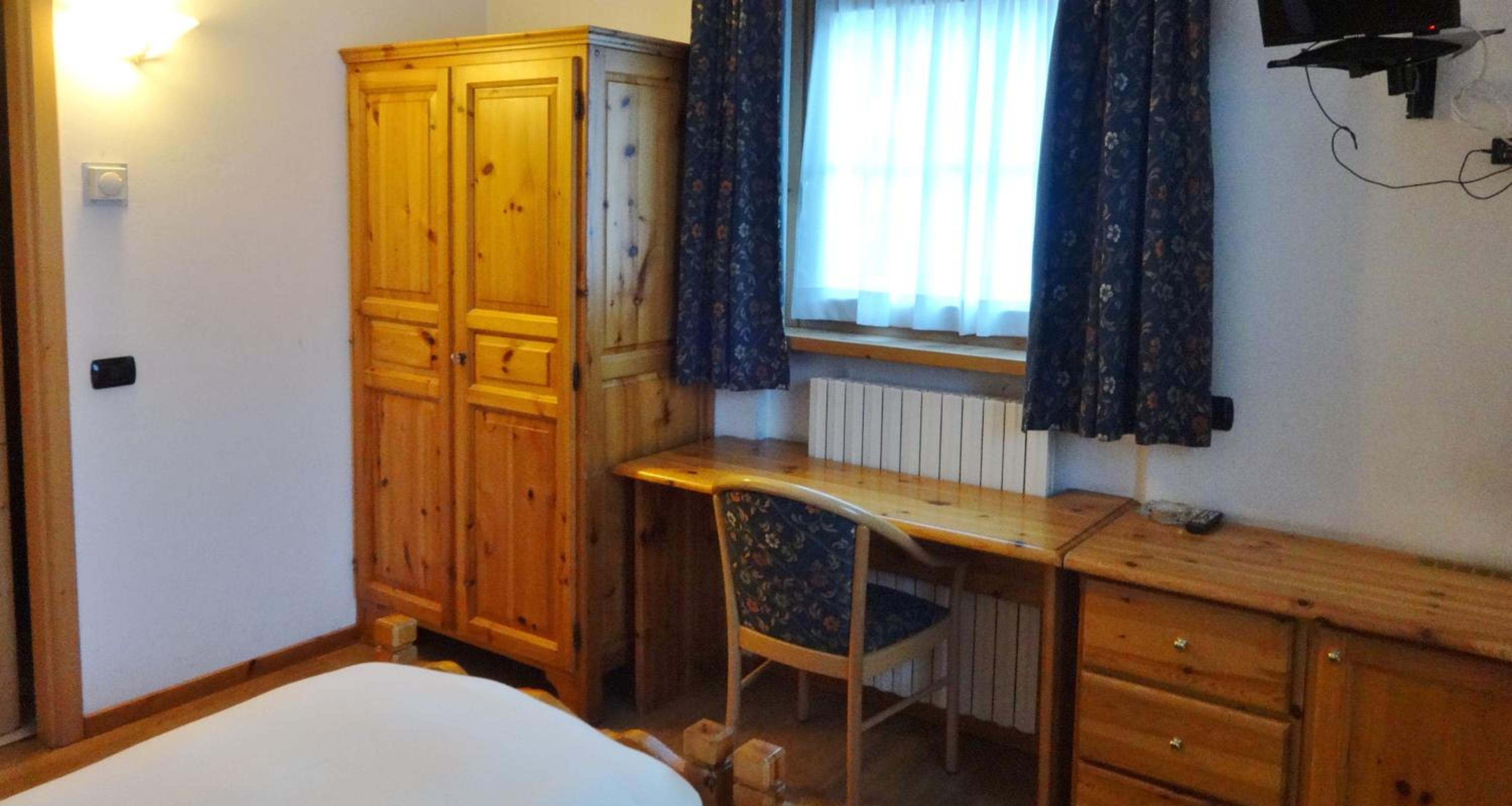 Standard Double Room - Photo 9