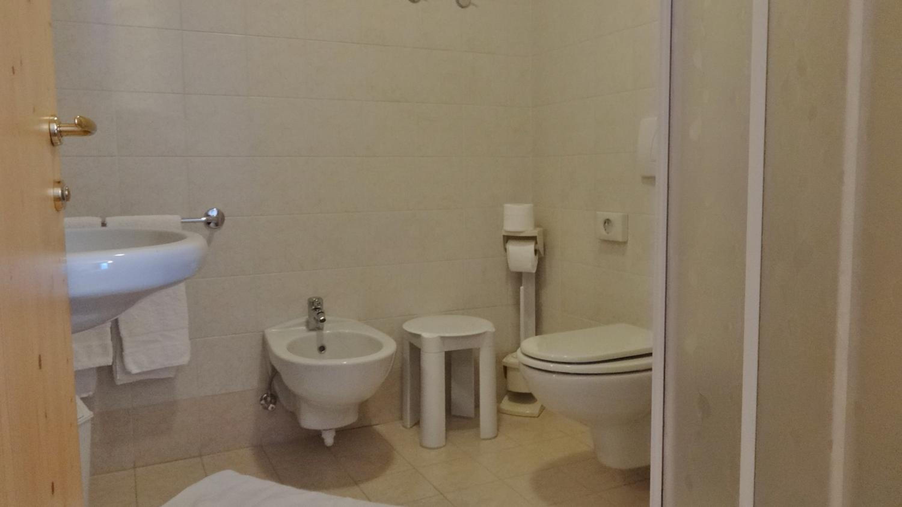 Standard Double Room - Photo 2
