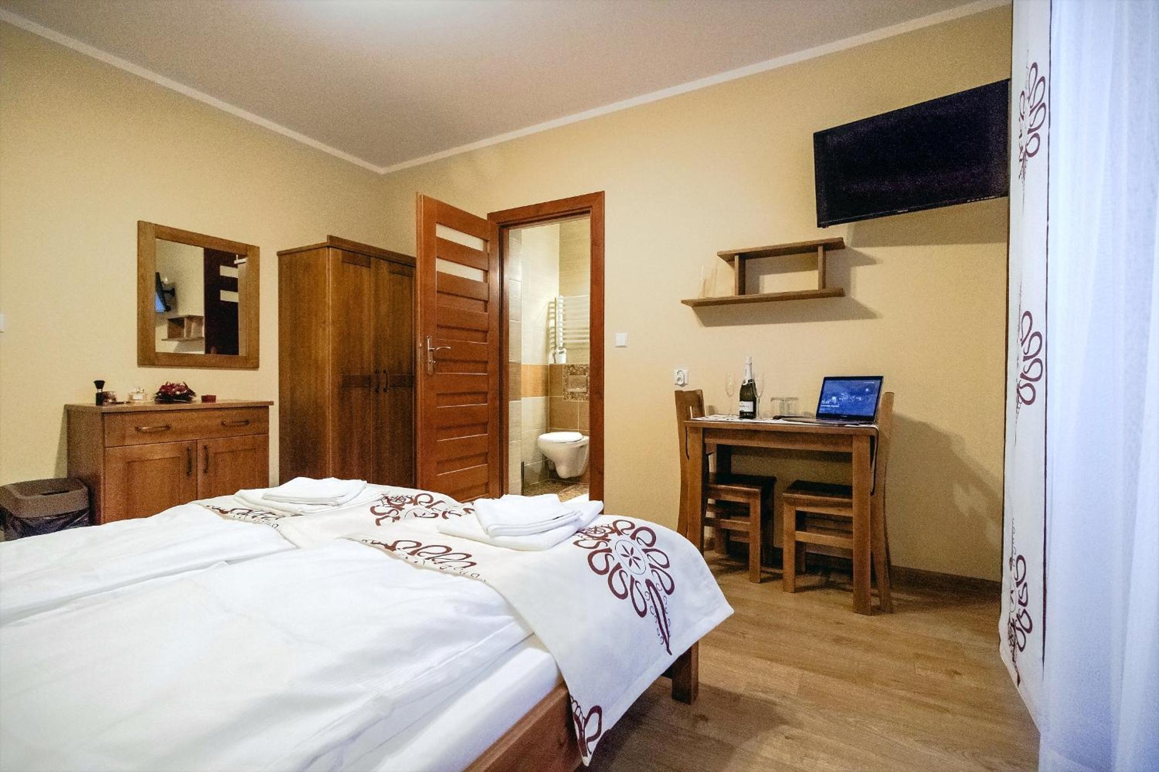 Double Room - Photo 6