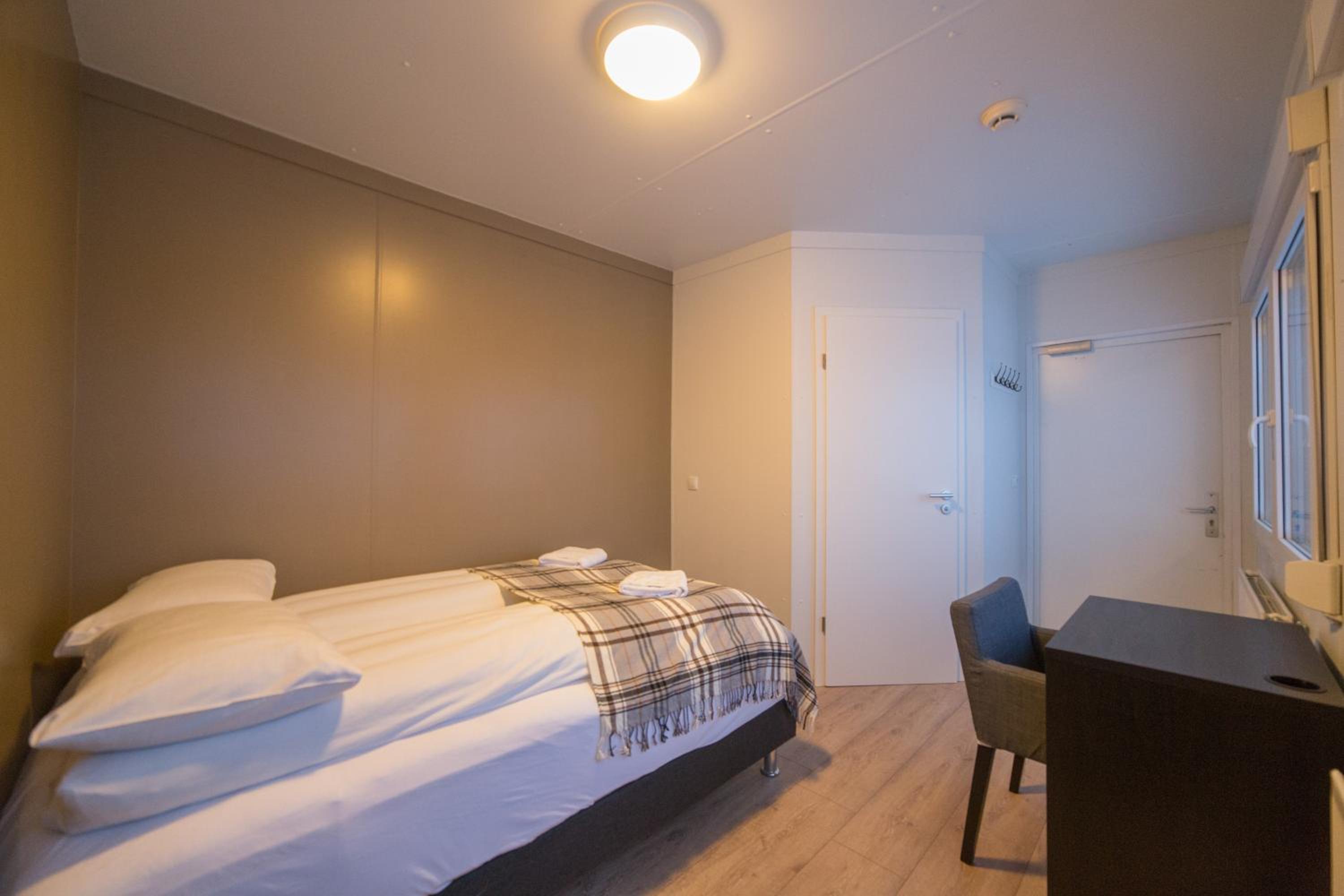 Economy Double Room with Crater View - Photo 8