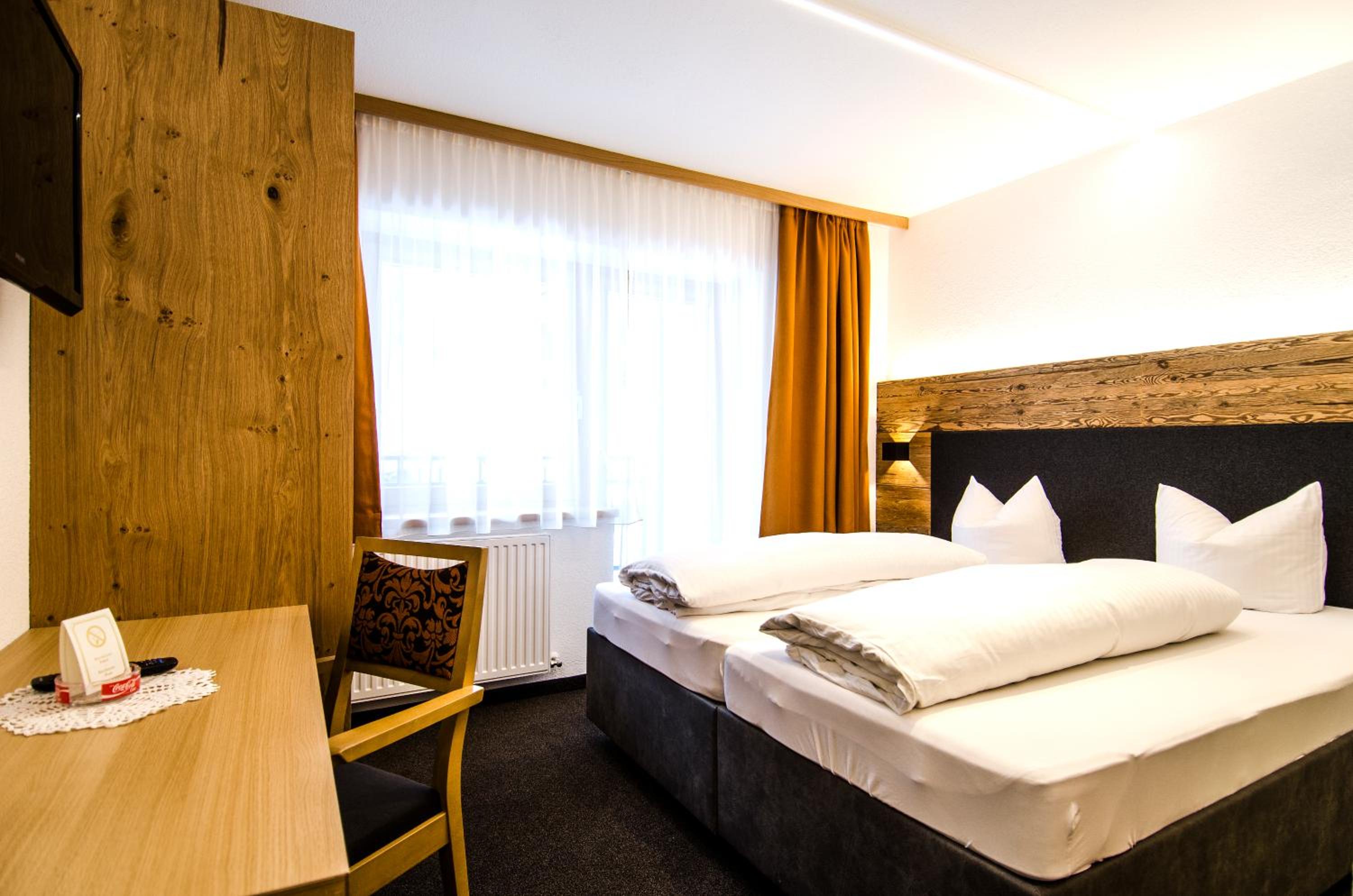 Basic Double Room with Balcony photo 3