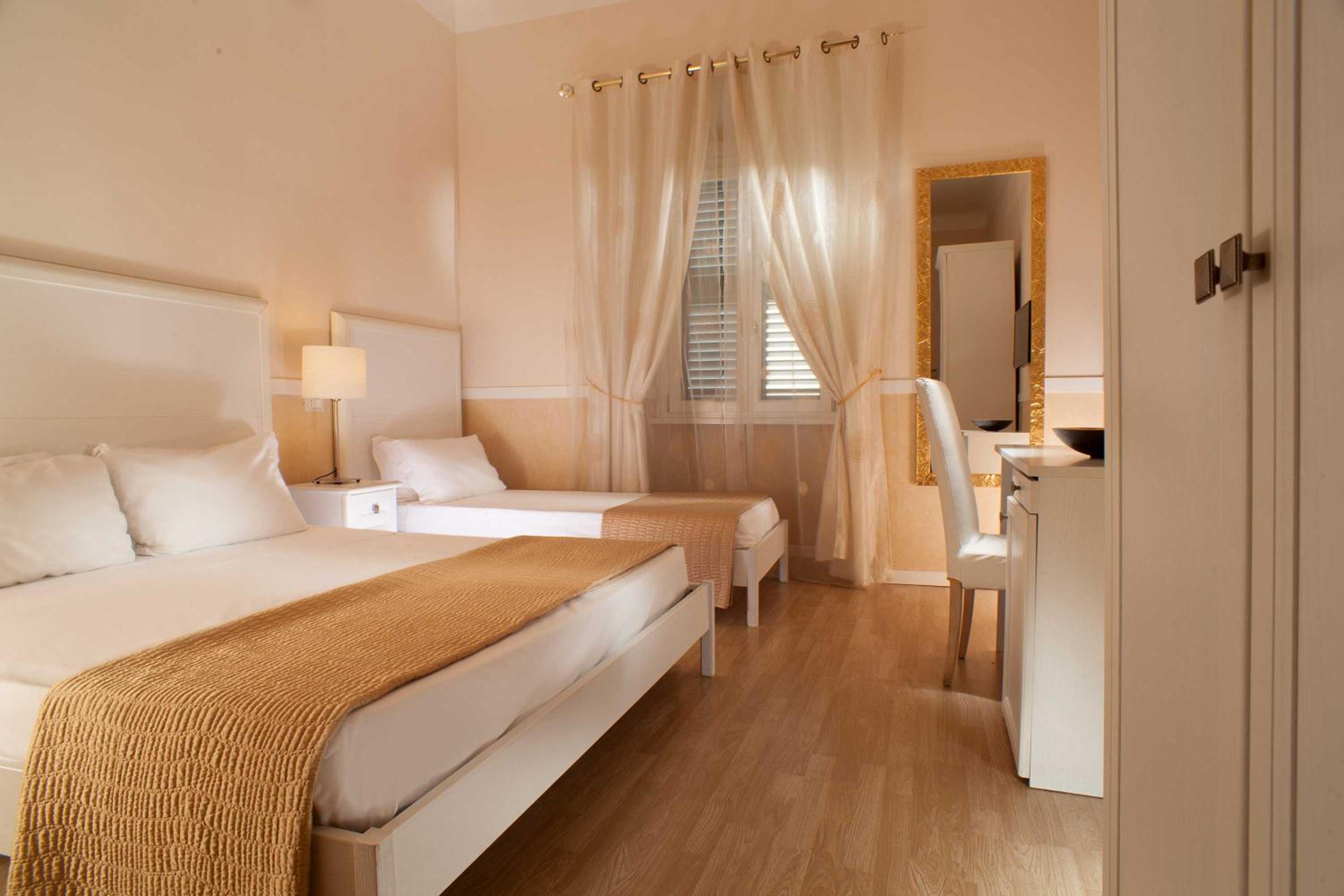 Superior Triple Room photo 2