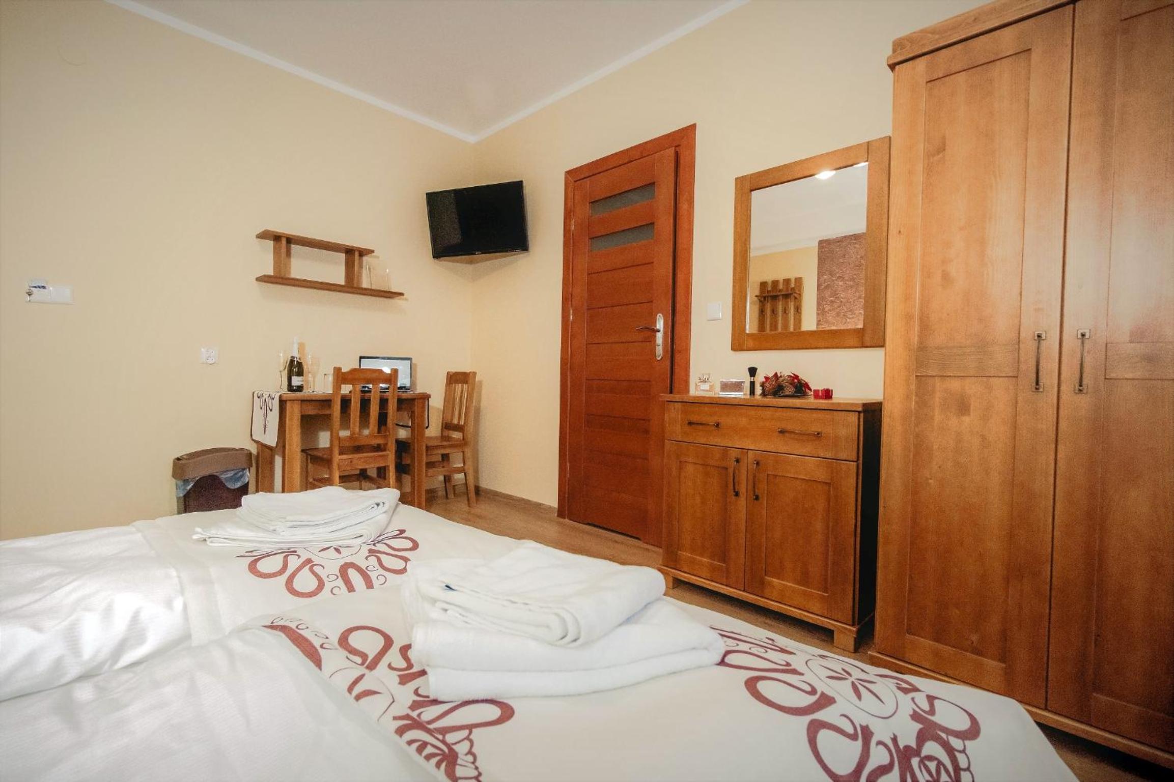 Double Room - Photo 9