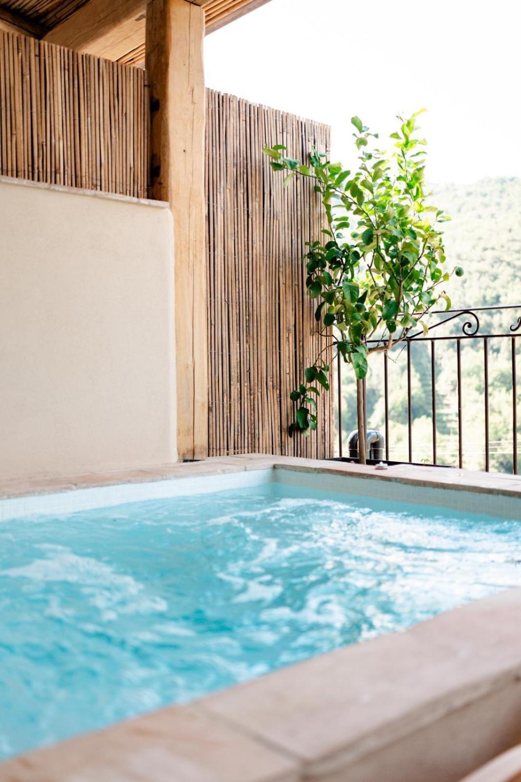 Deluxe Suite with Spa Bath photo 2