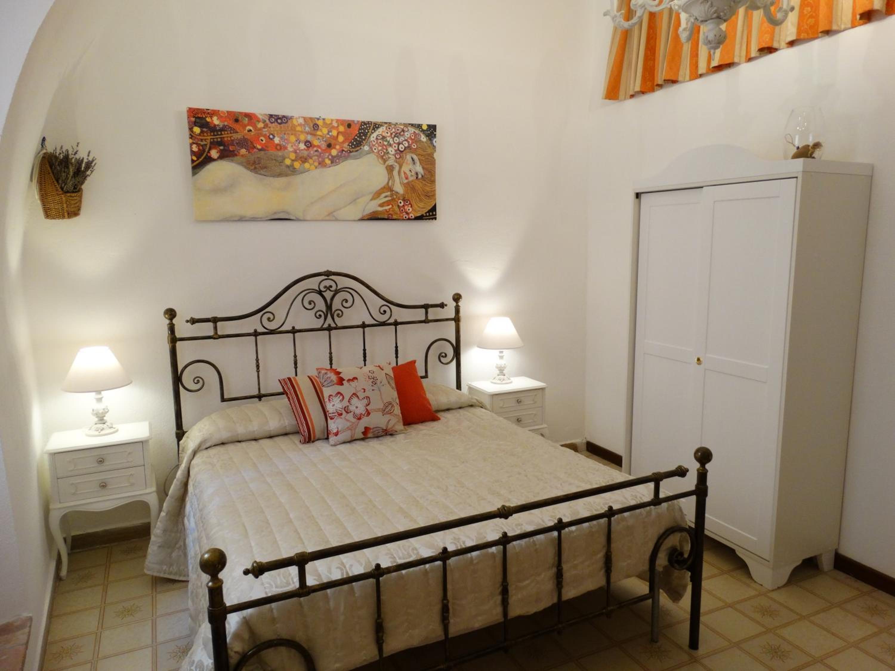 Double Room with Private Bathroom - Photo 2