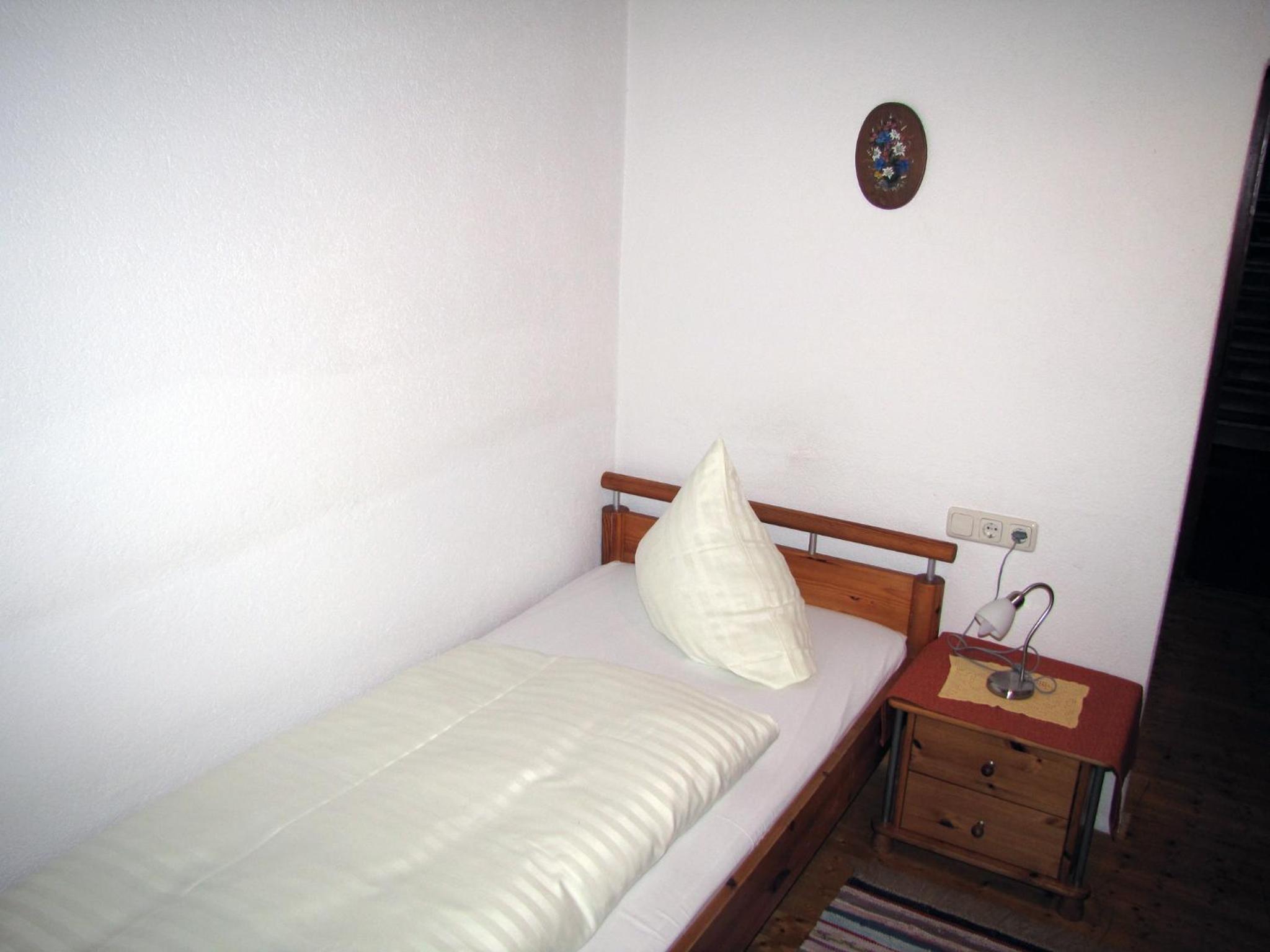 Single Room with Bathroom photo 3