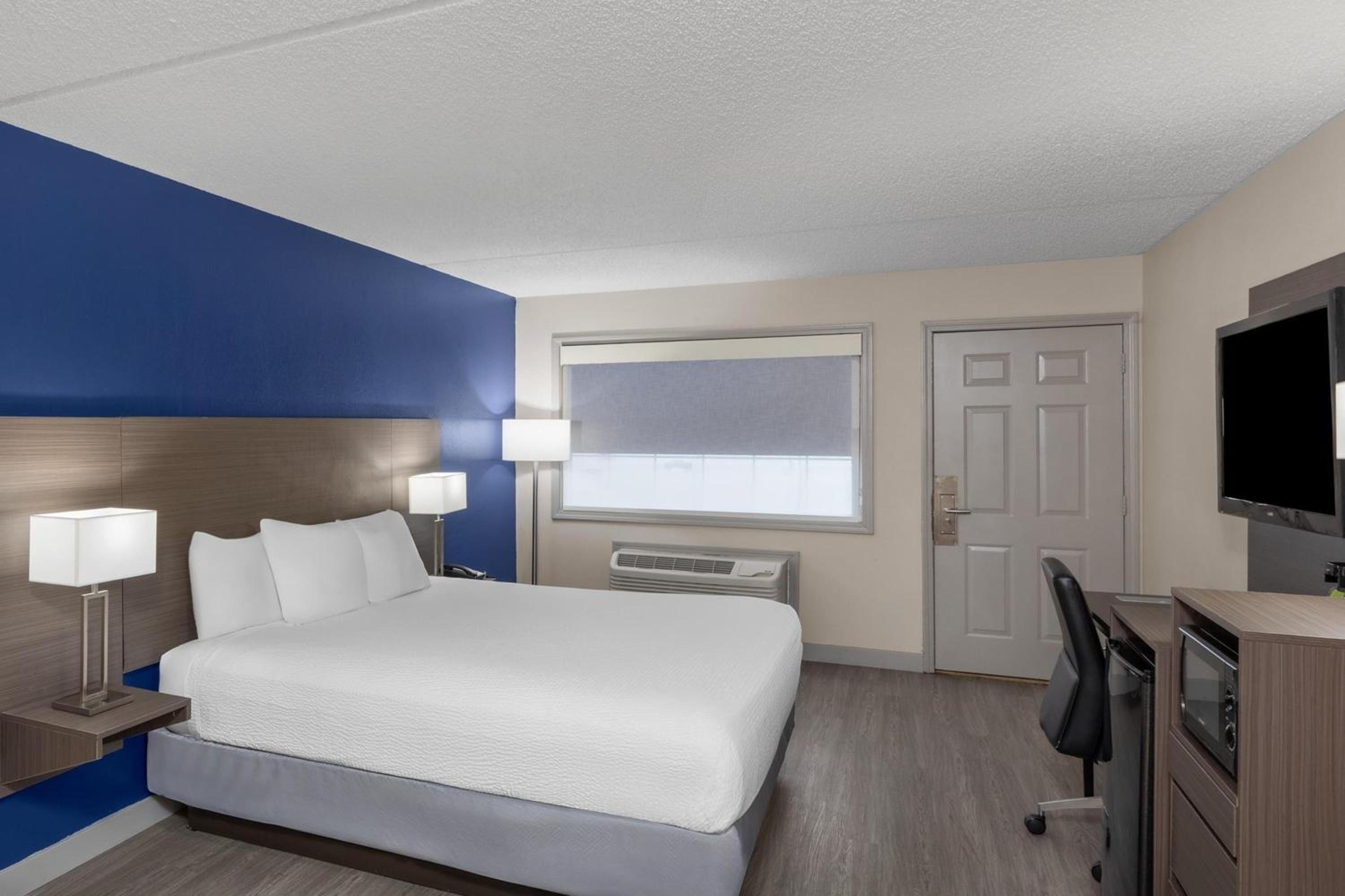 King Room - Non-Smoking - Photo 1