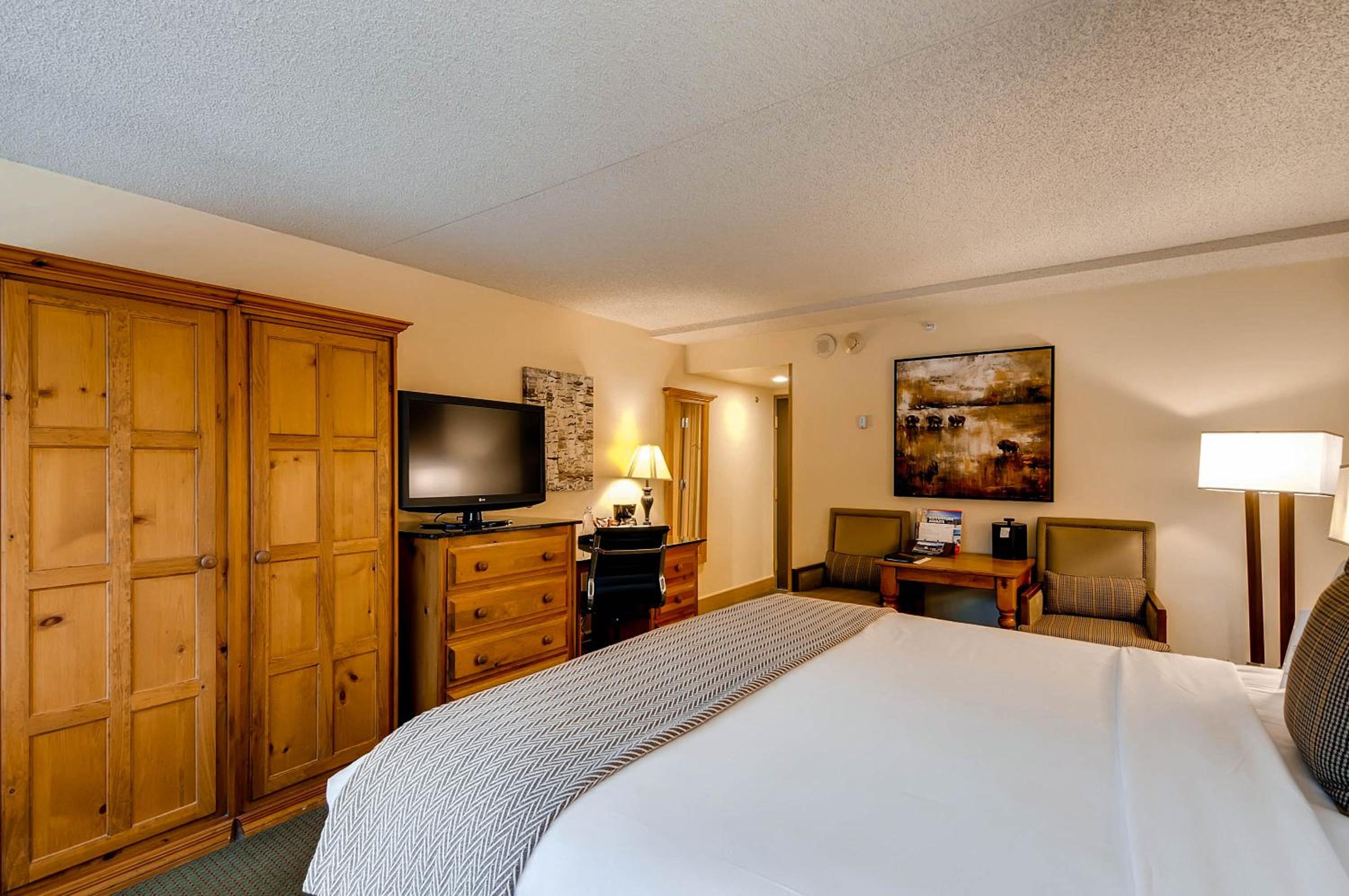 Lodge King Room - Photo 6