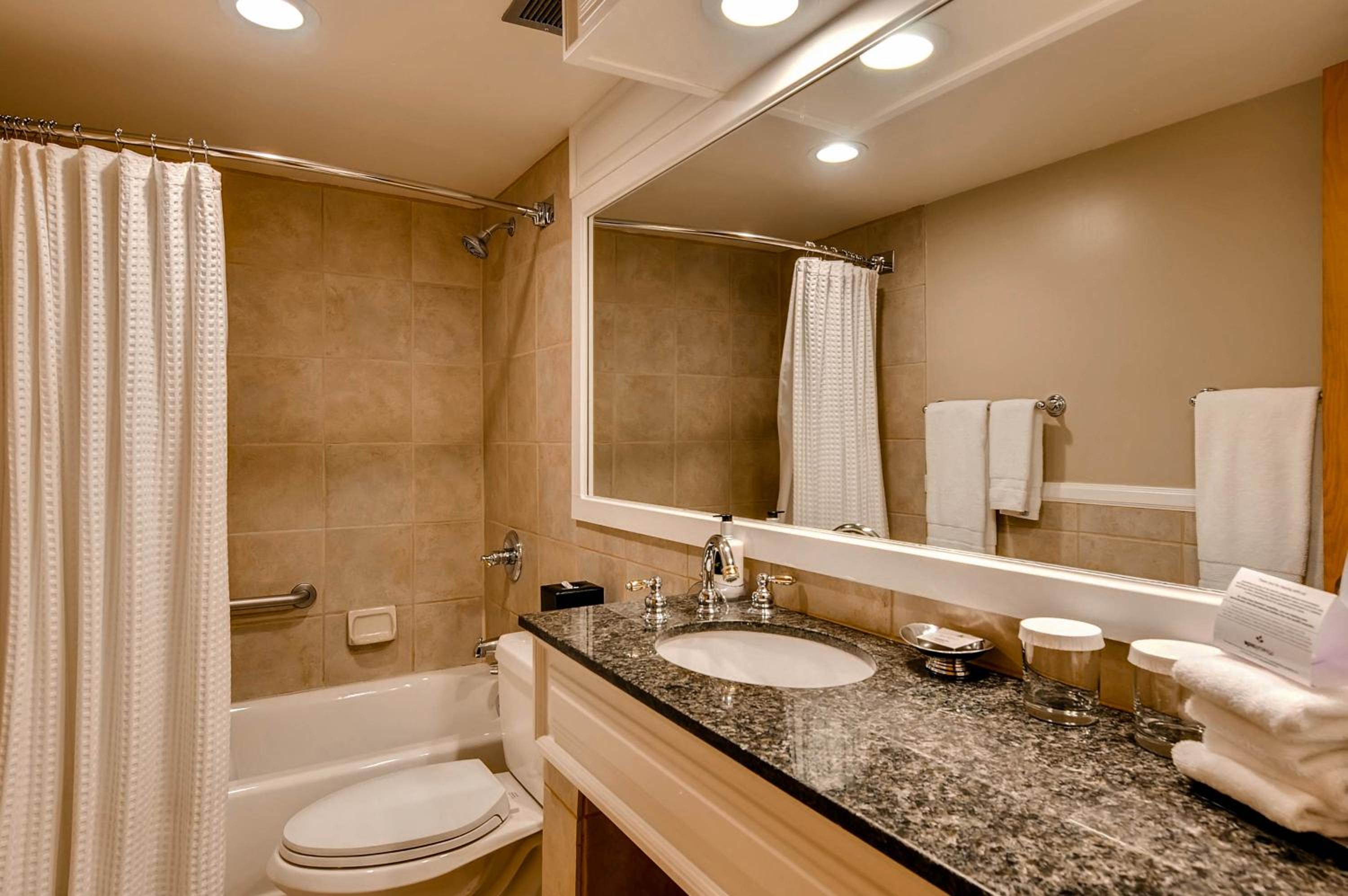 Lodge King Room - Photo 3
