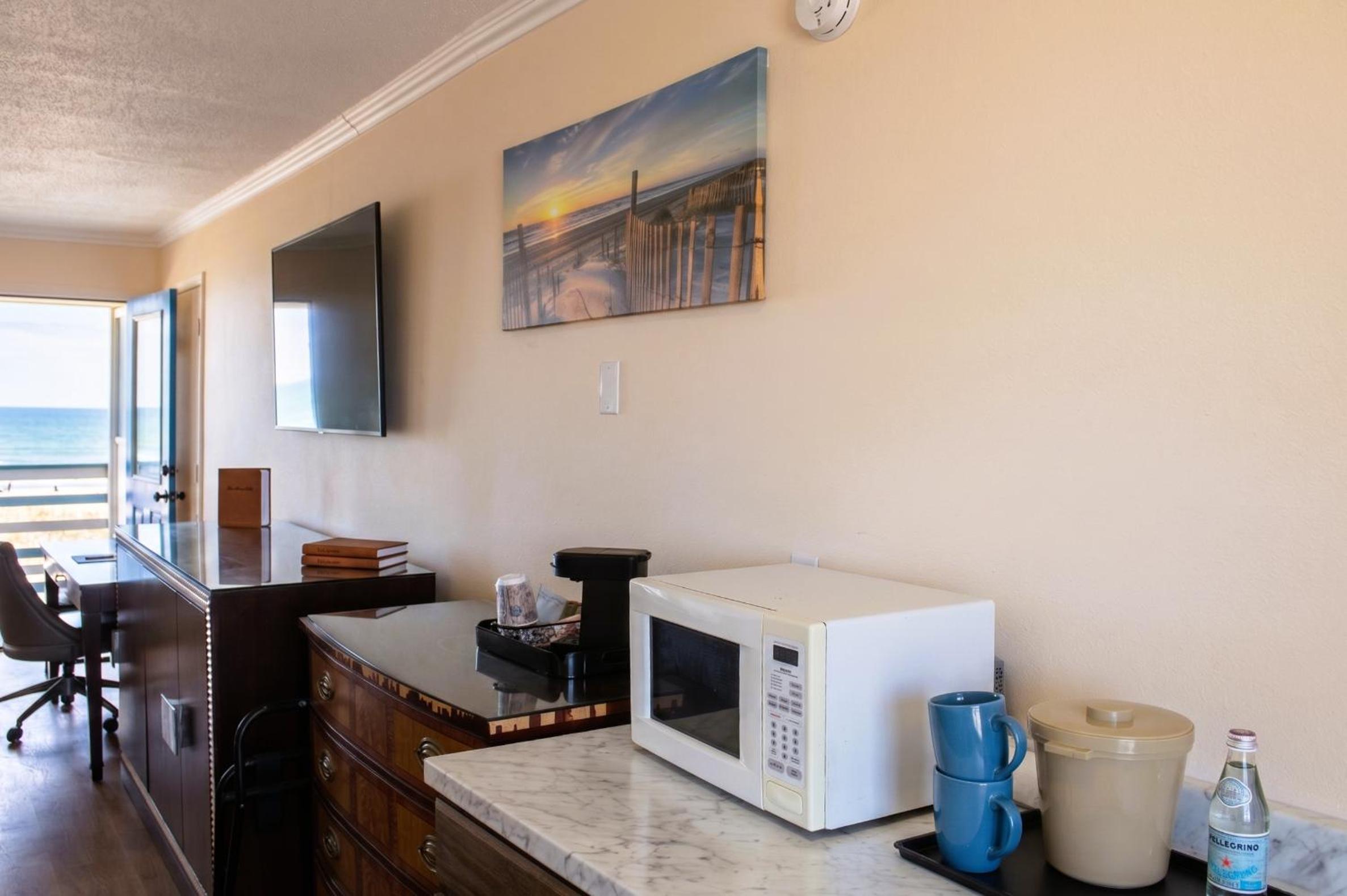Two Double Bed With Kitchen Ocean Front- Third Floor - Photo 1