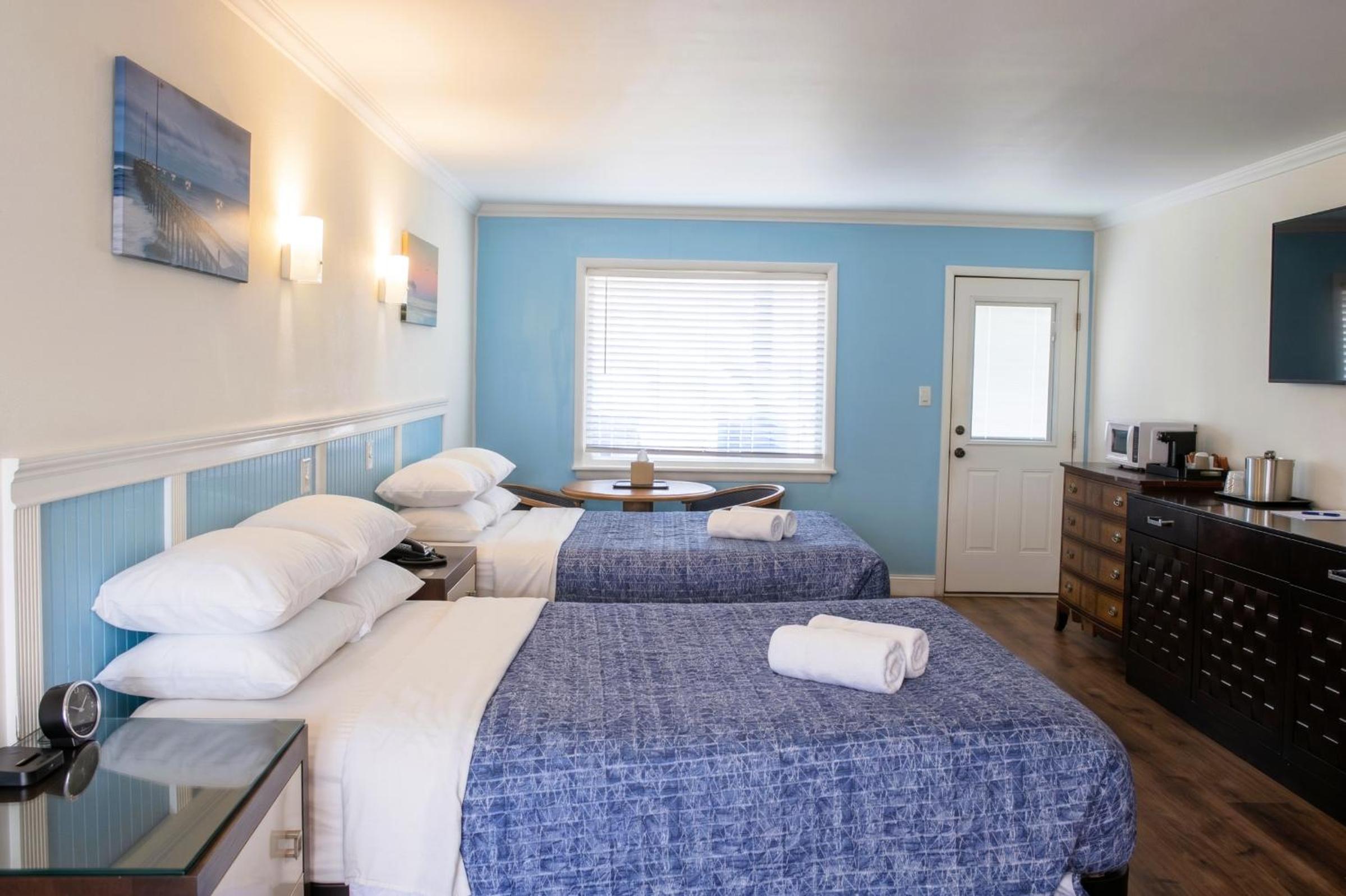Two Double Bed Ocean Front  - Ground Floor - Photo 3