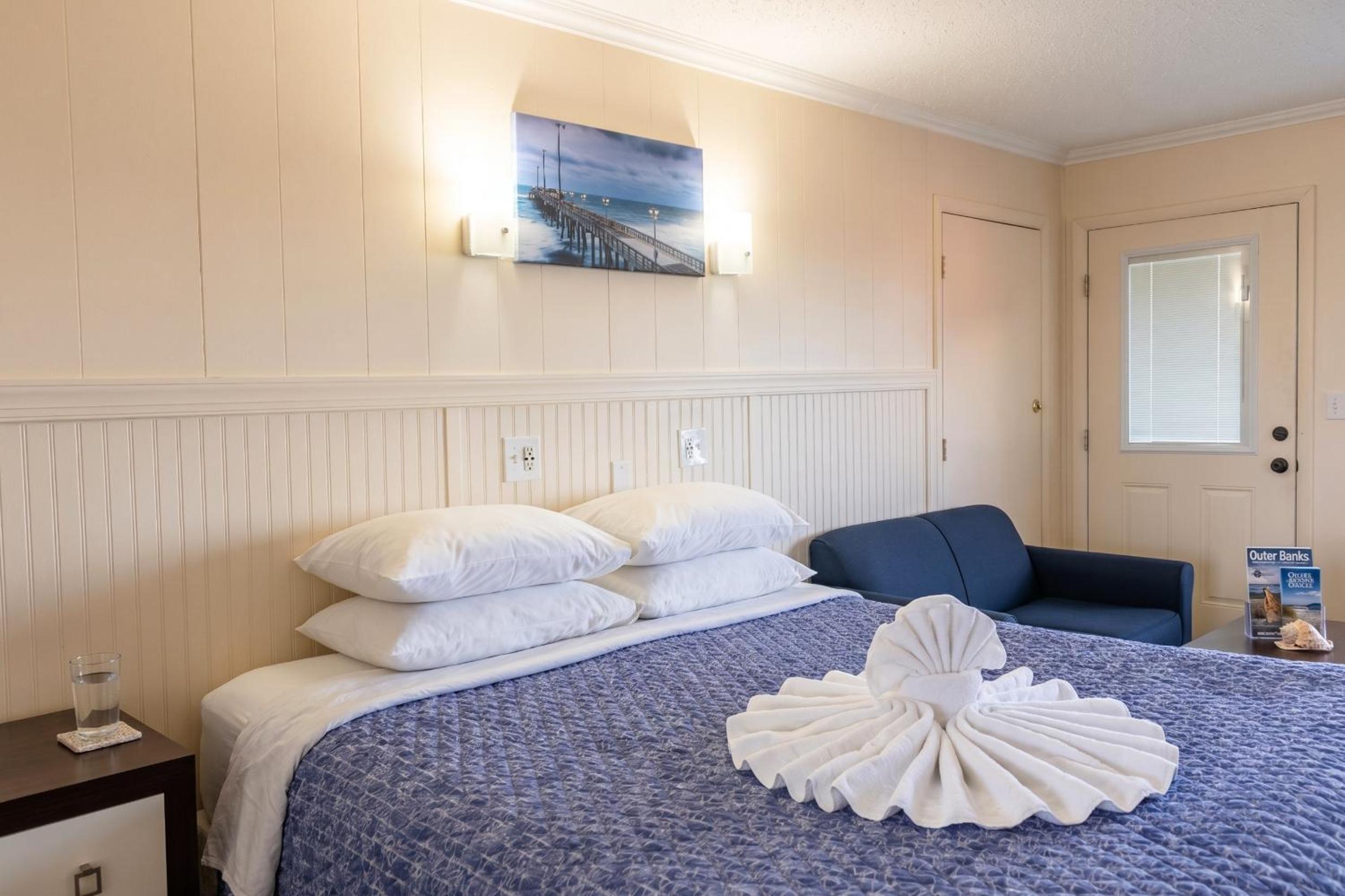 King bed room with Pullout sofa and kitchenet Ocean Front - Third Floor - Photo 2