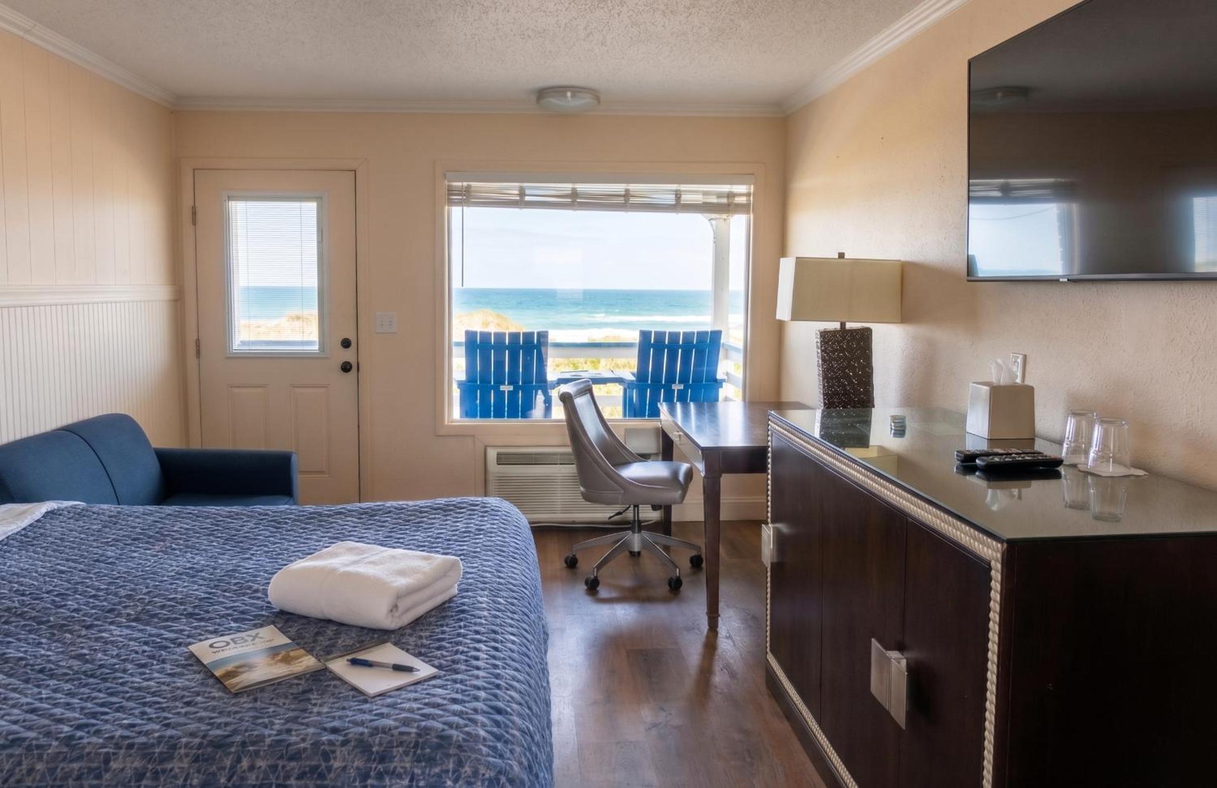 King bed room with Pullout sofa and kitchenet Ocean Front - Third Floor - Photo 3