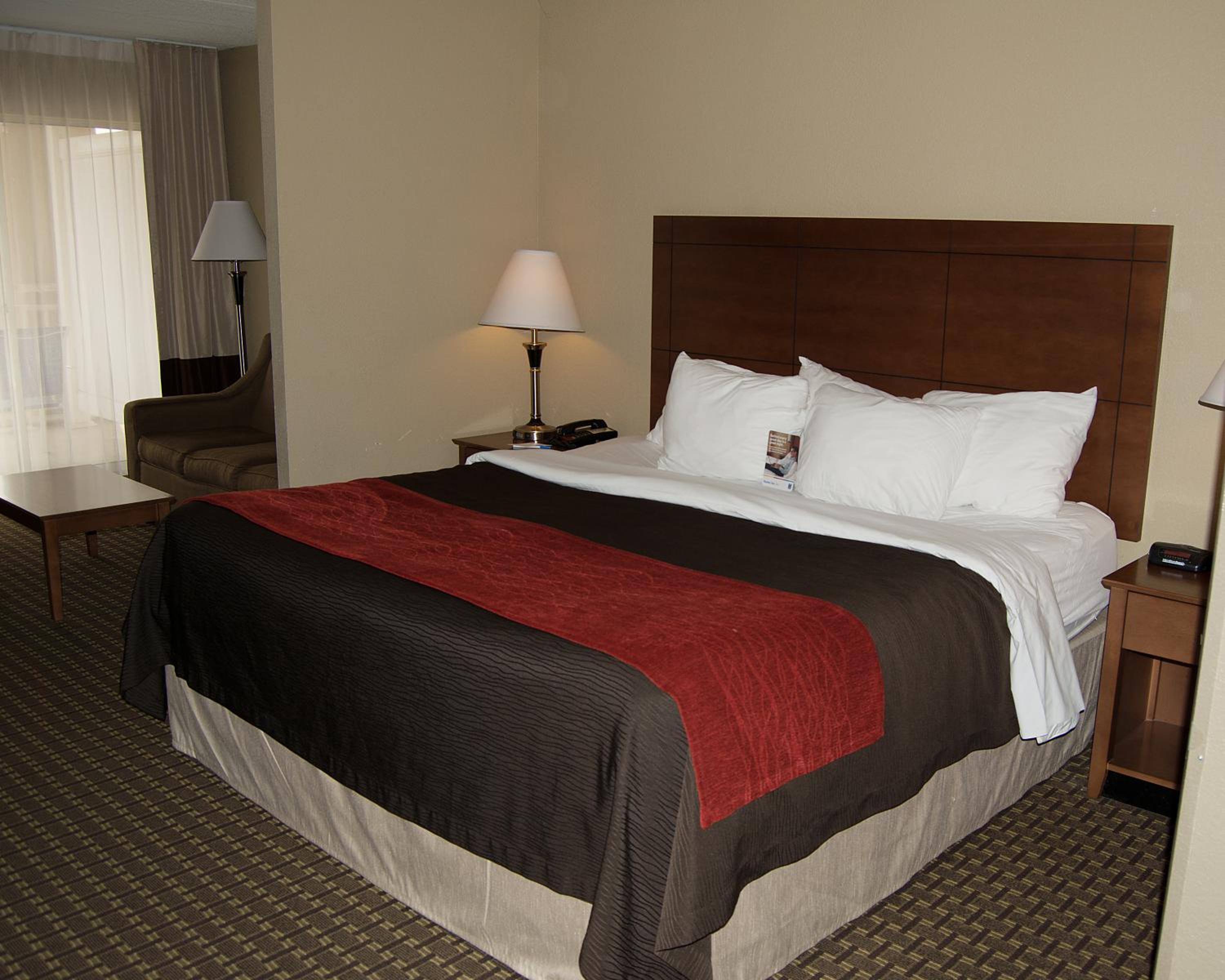 Standard King Room - Non-Smoking  - Photo 3