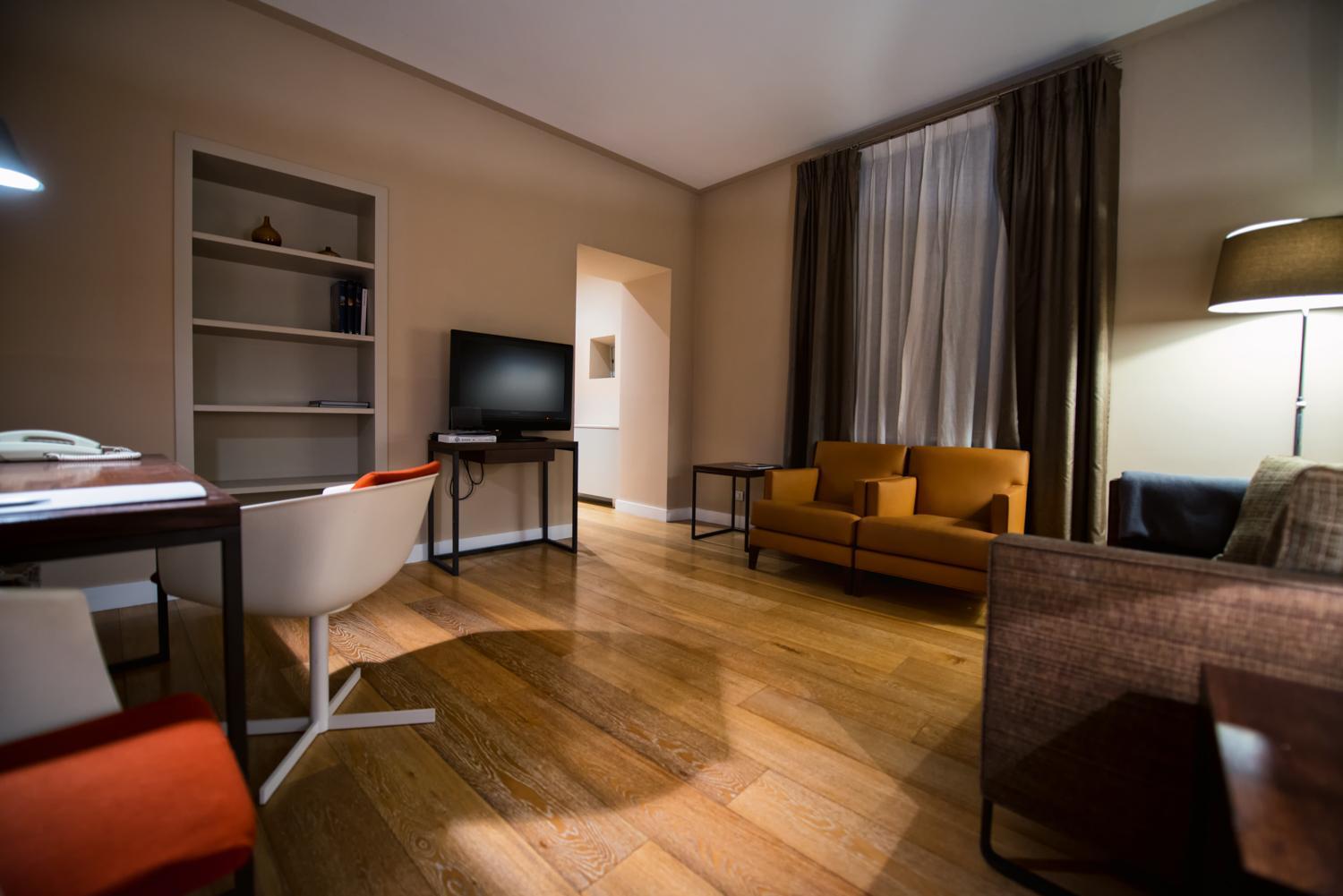 Deluxe Suite - Photo 7