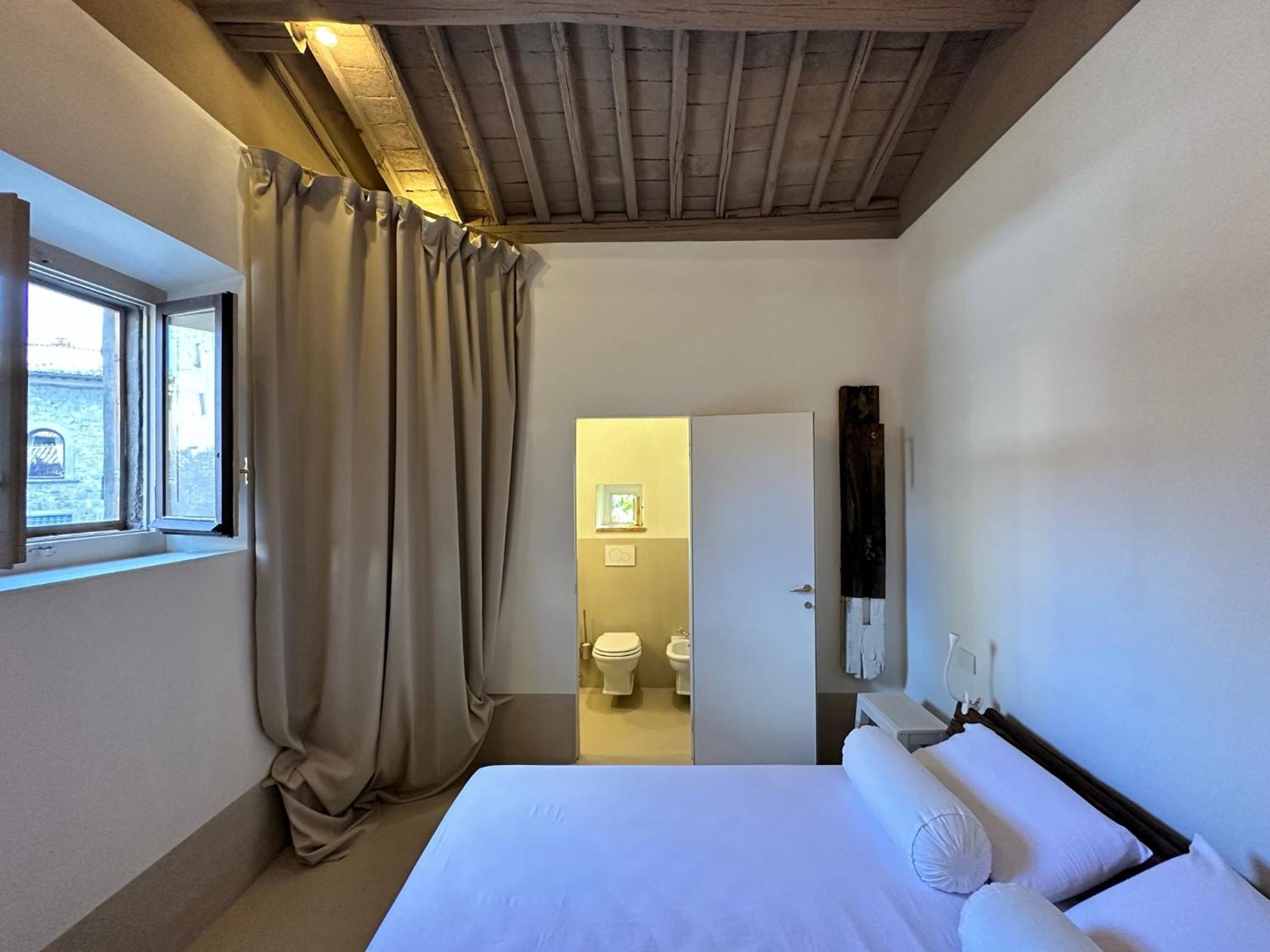 Single Room with Bathroom photo 1