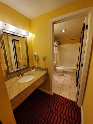 Double Room - Non-Smoking photo 2