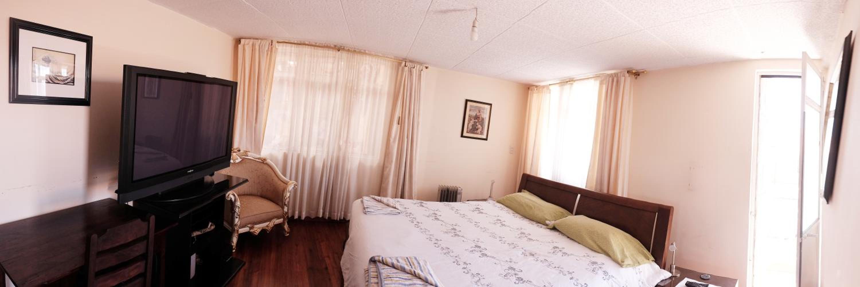 Deluxe King Room photo 3