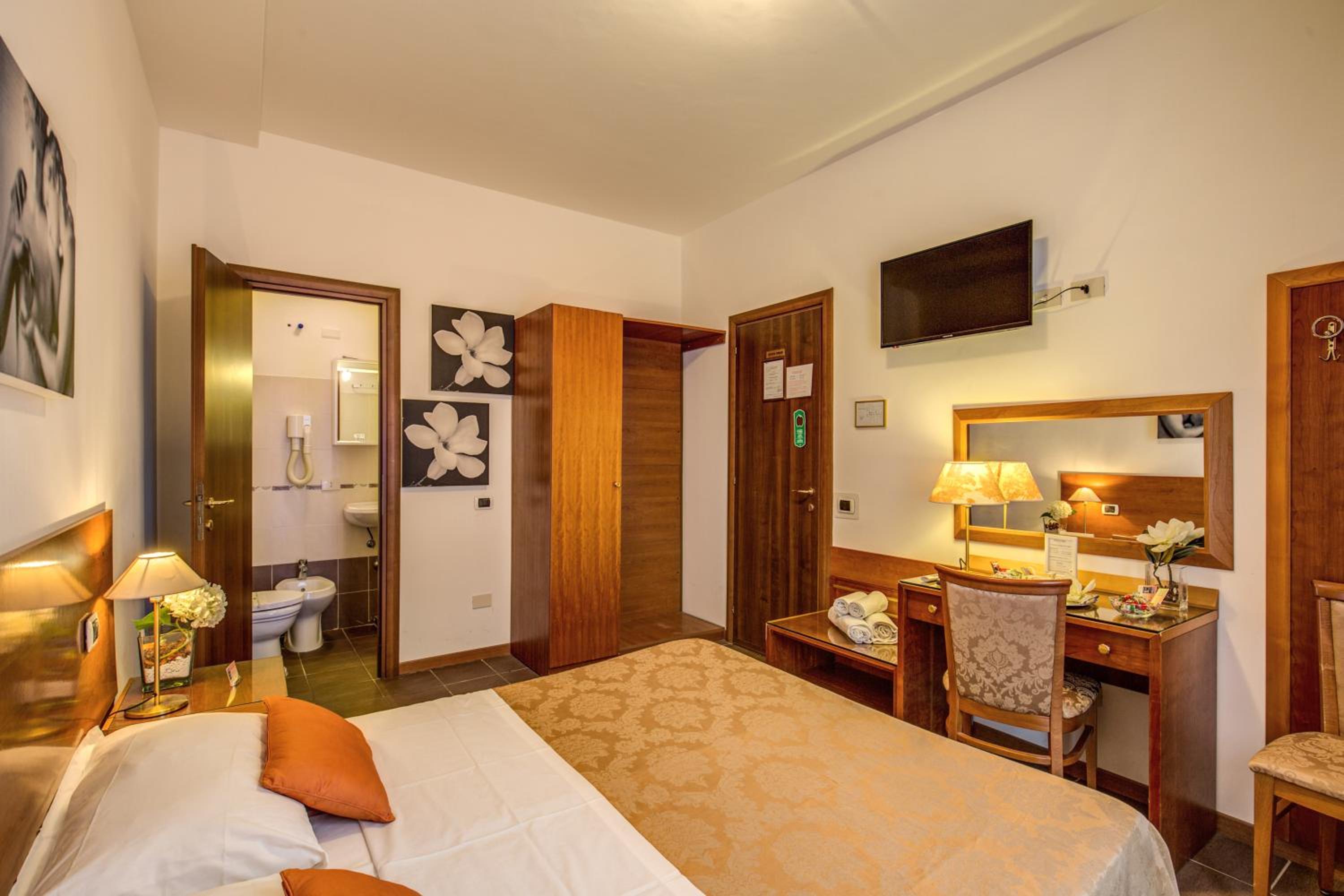 Comfort Double or Twin Room photo 2