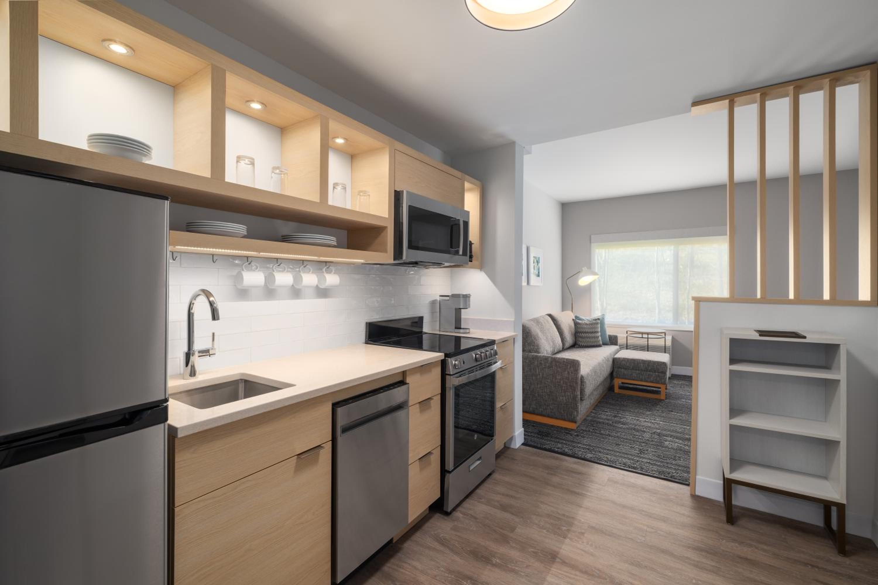 Studio Queen Suite - Mobility/Hearing Accessible with Tub photo 3