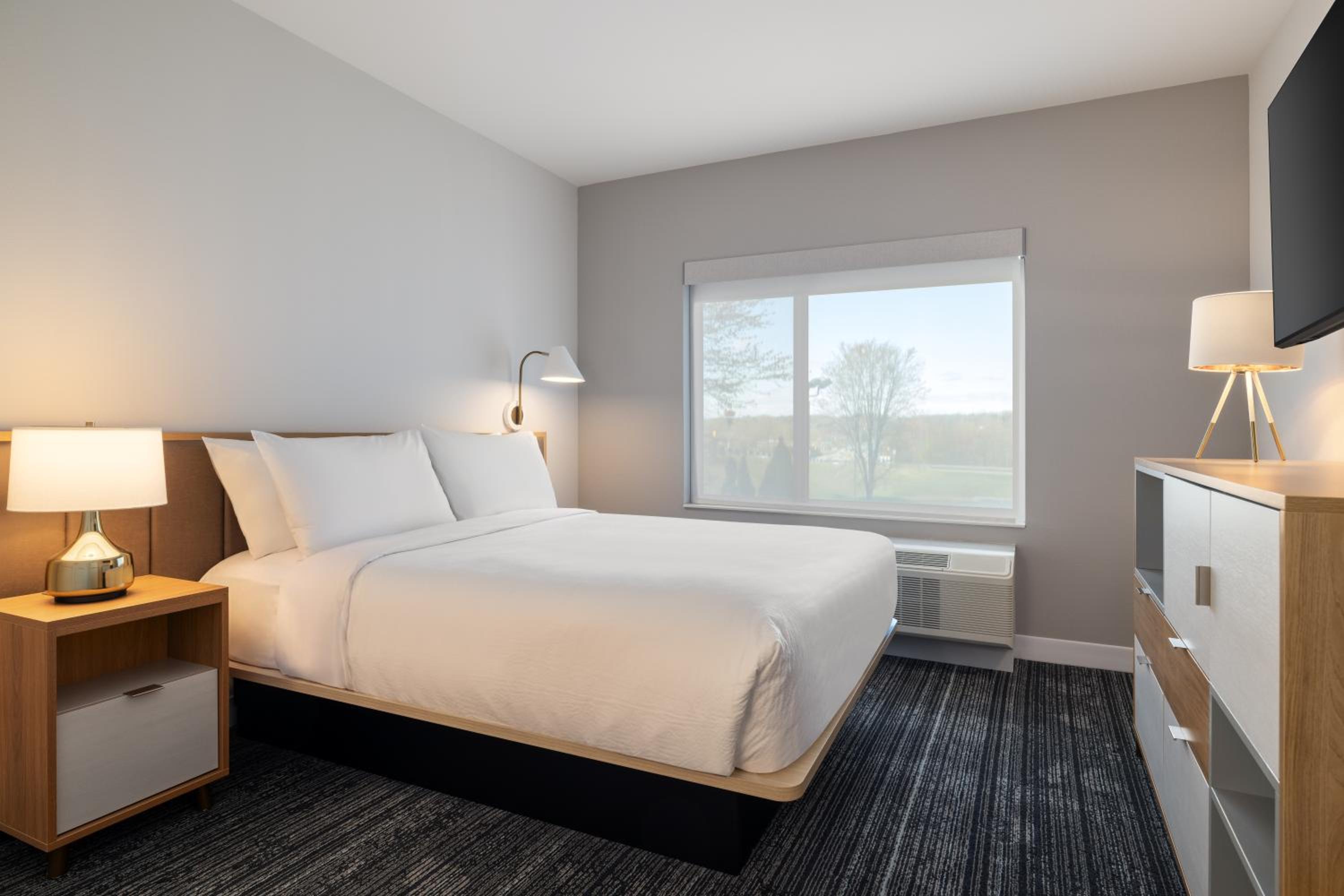 Studio Queen Suite - Mobility Accessible with Roll-In Shower photo 2